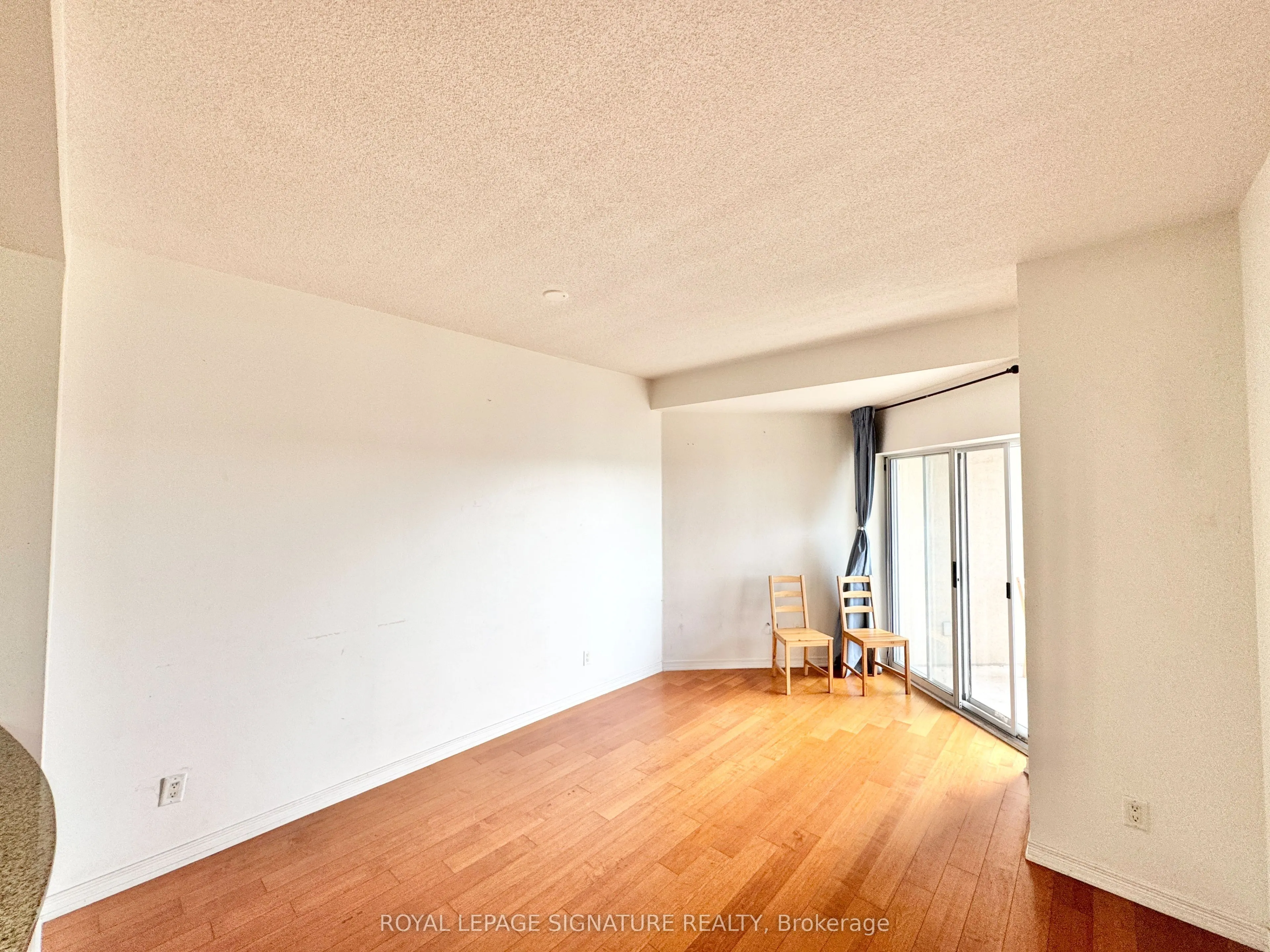 8 Maison Parc Court, #605