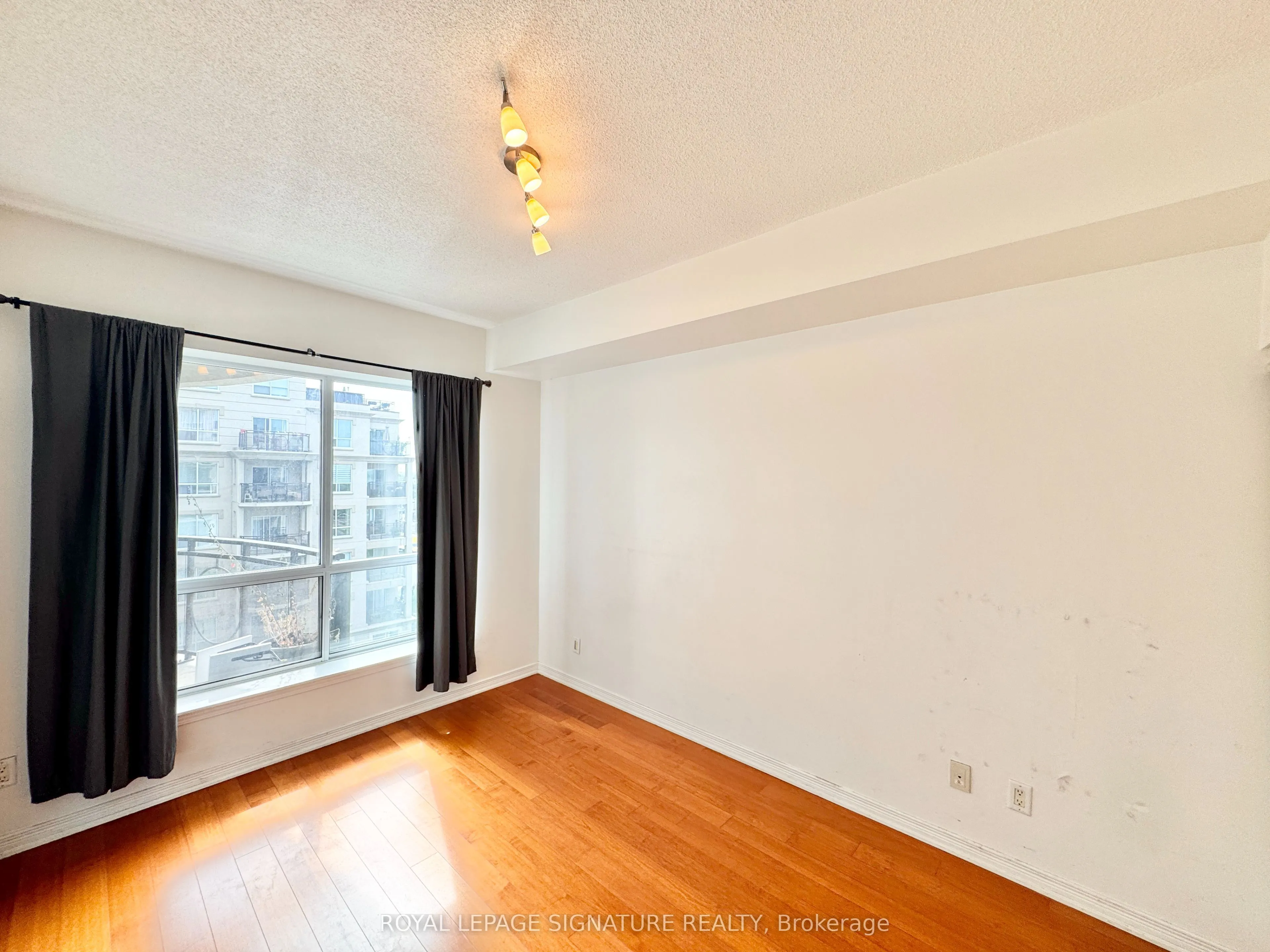 8 Maison Parc Court, #605