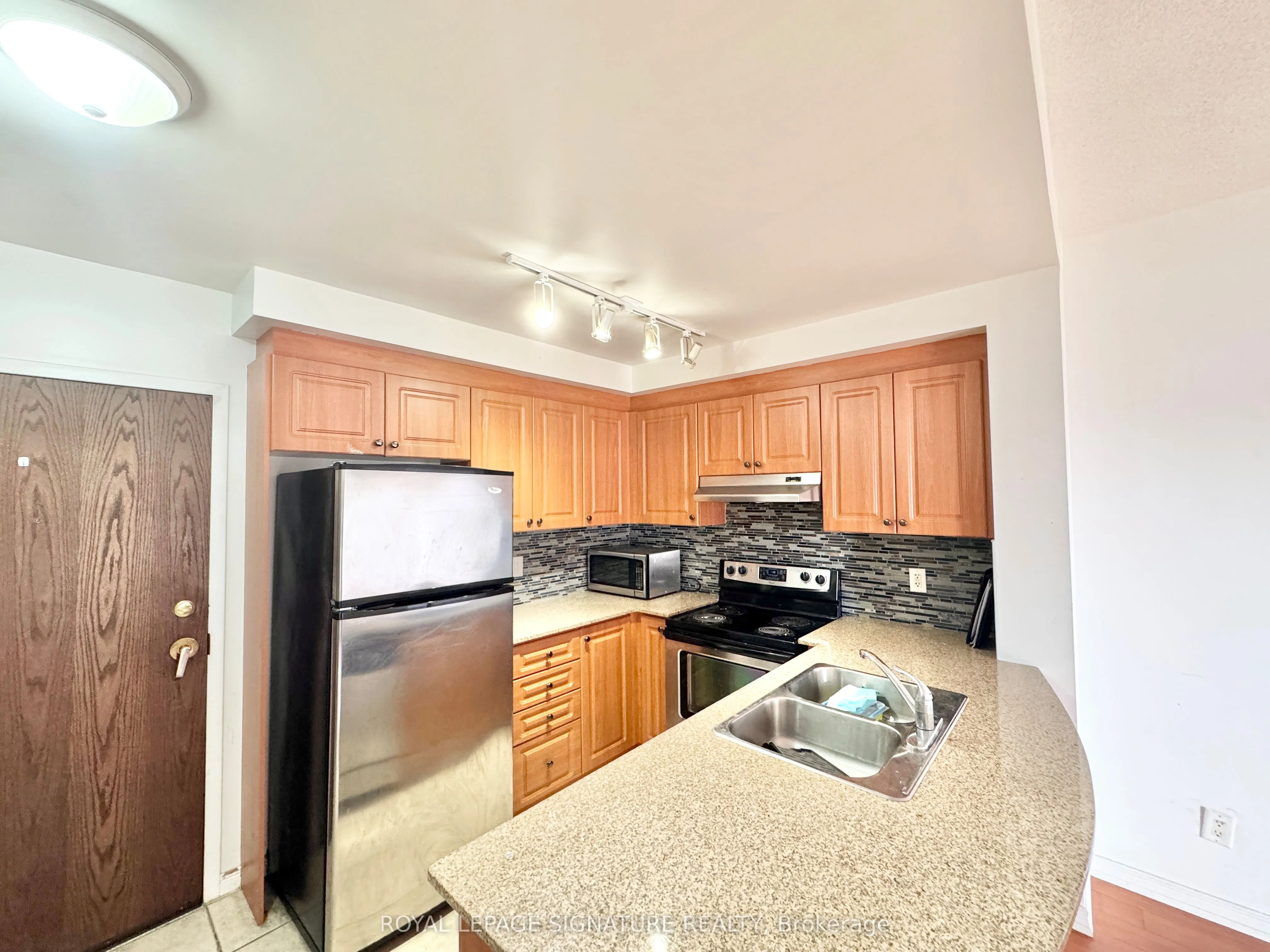 8 Maison Parc Court, #605