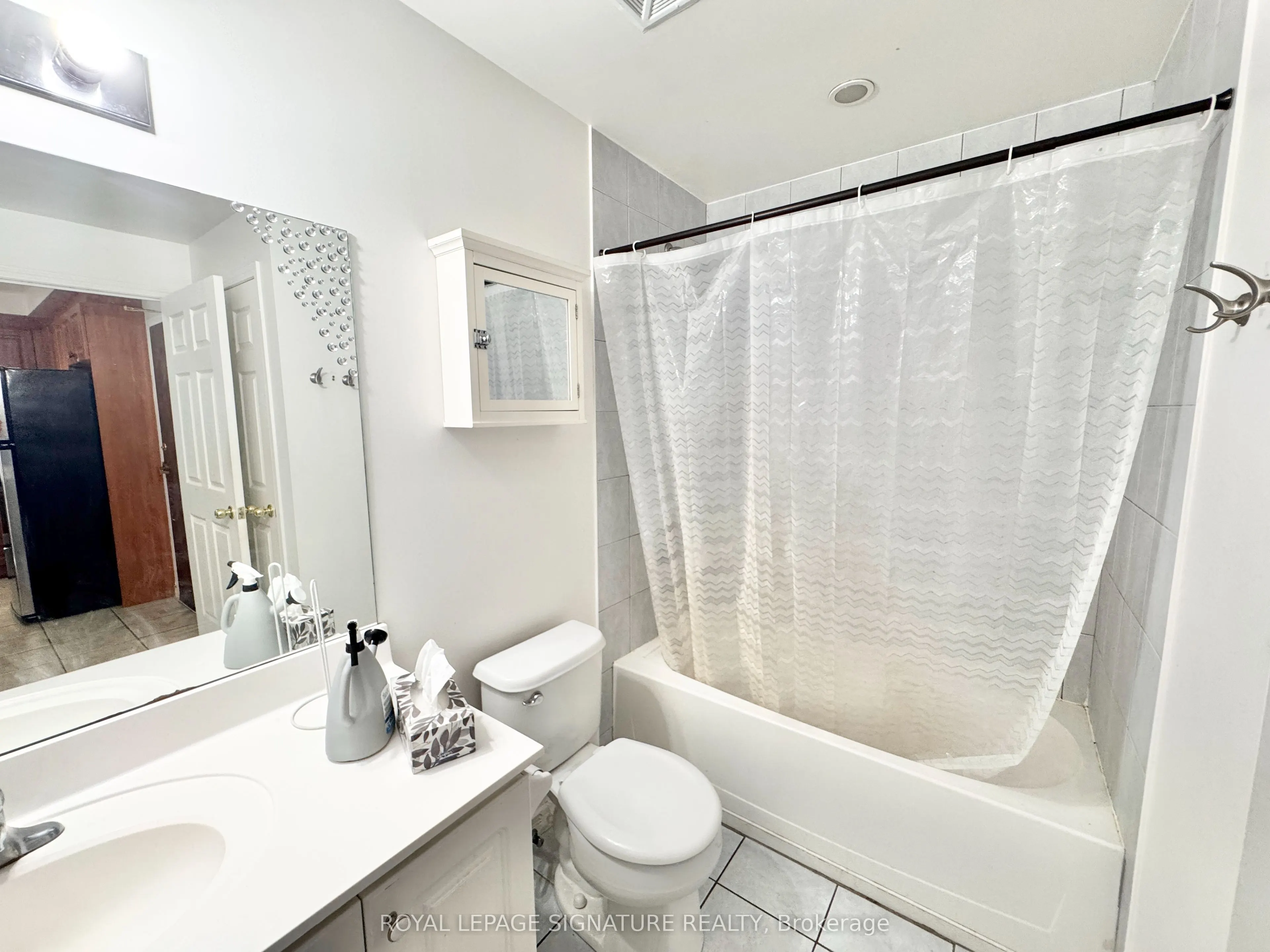 8 Maison Parc Court, #605