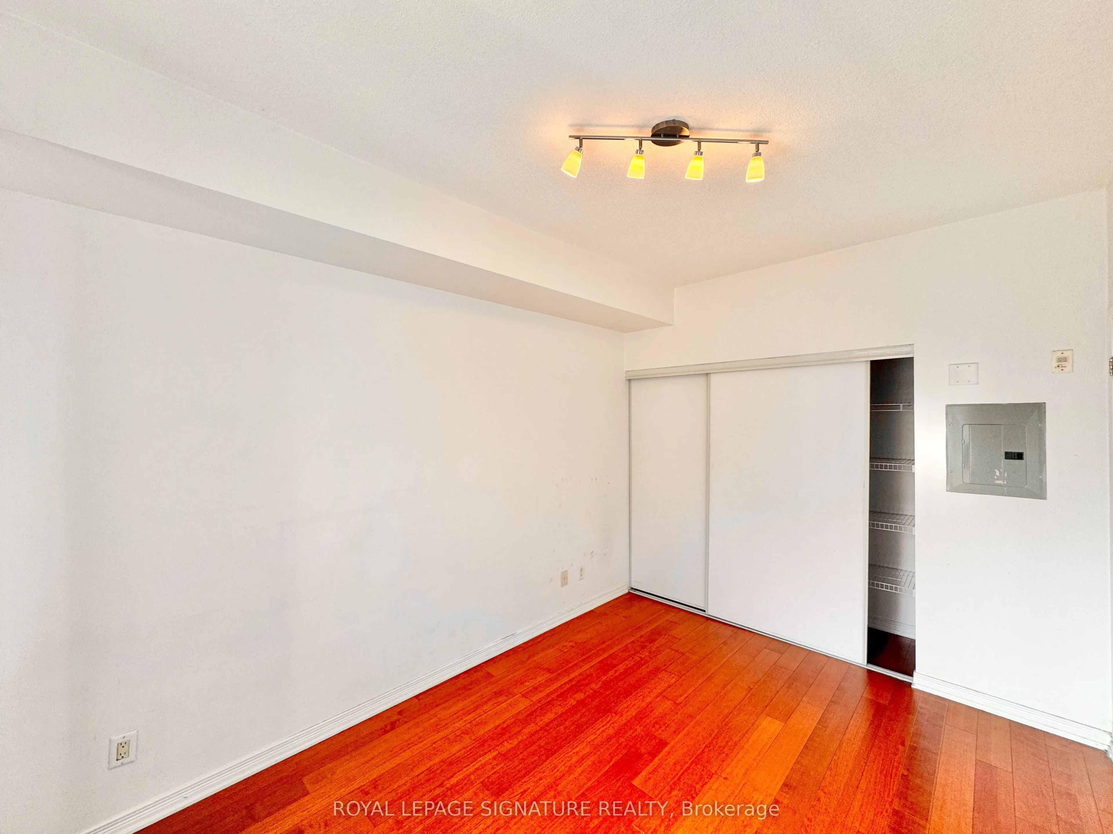 8 Maison Parc Court, #605