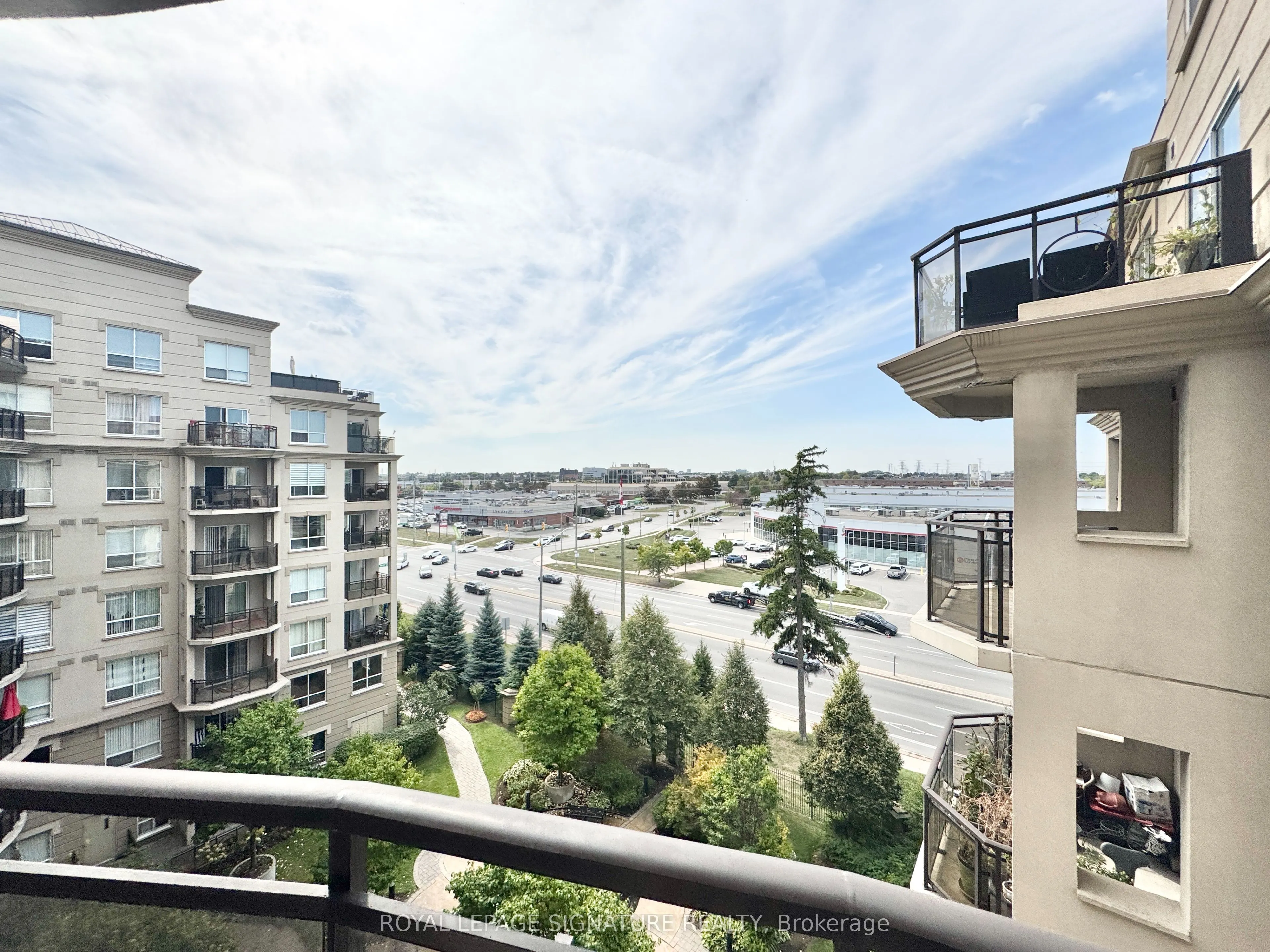 8 Maison Parc Court, #605