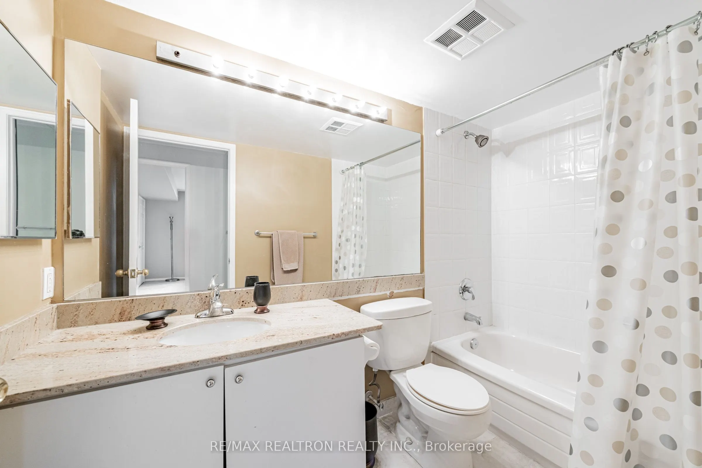 5 Emerald Lane, #204