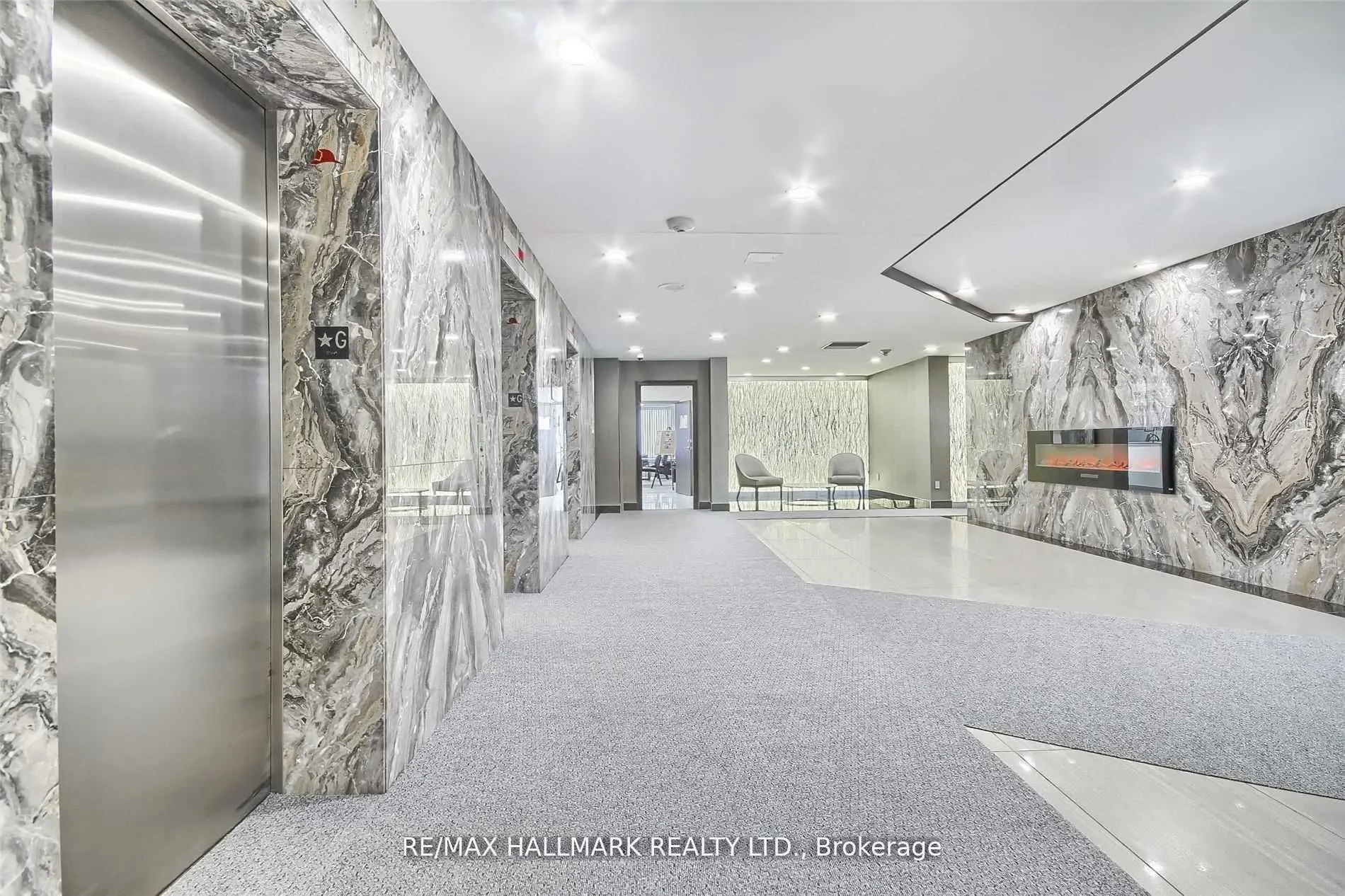 7601 Bathurst Street, #808