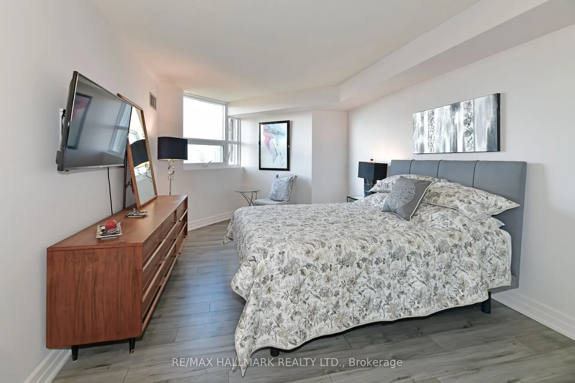 7601 Bathurst Street, #808