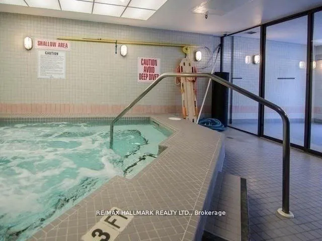 7601 Bathurst Street, #808