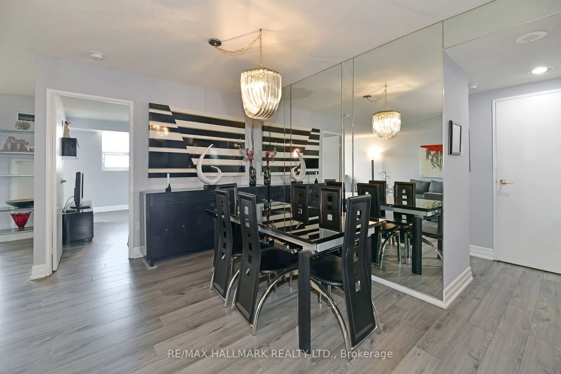 7601 Bathurst Street, #808