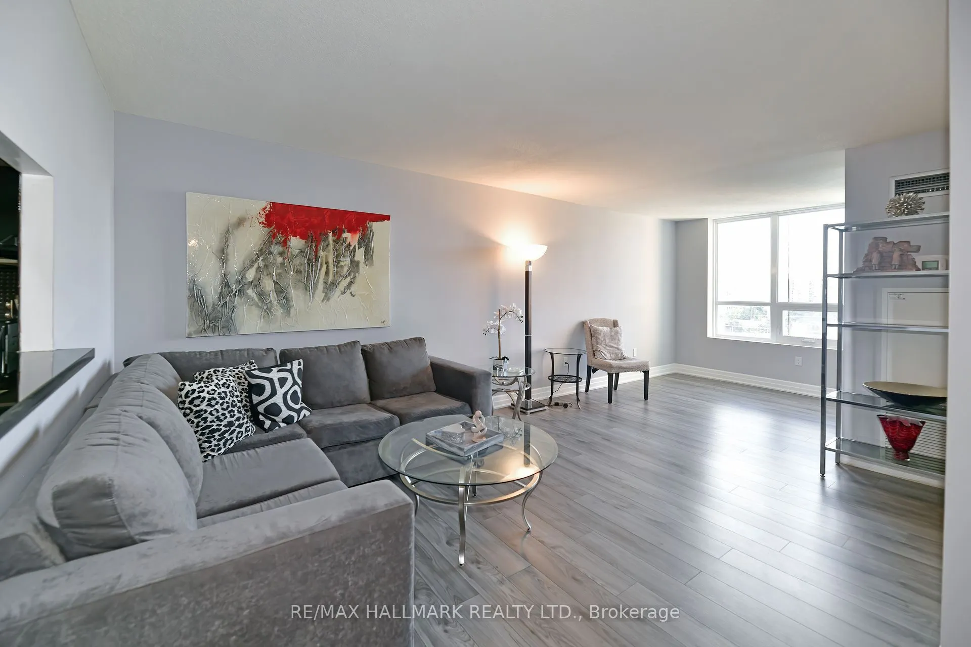 7601 Bathurst Street, #808
