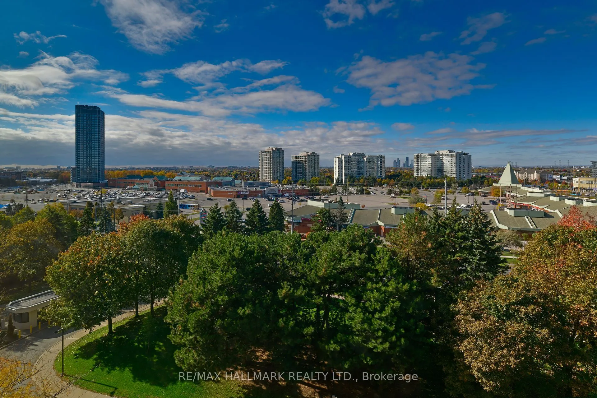 7601 Bathurst Street, #808