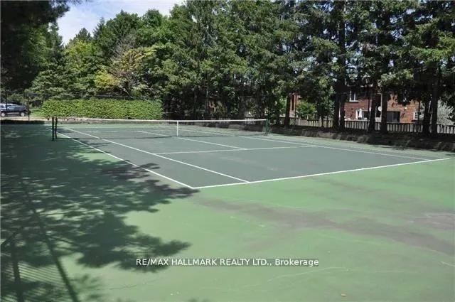 7601 Bathurst Street, #808