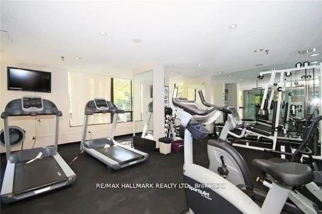 7601 Bathurst Street, #808