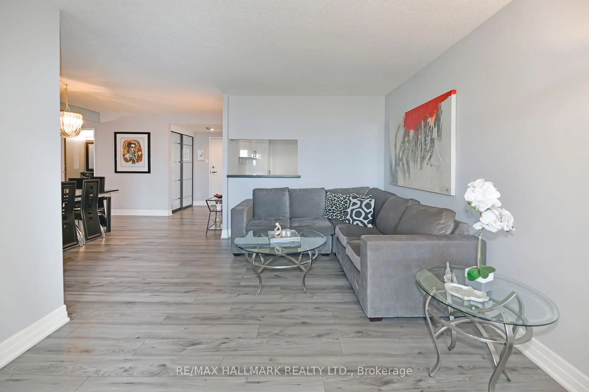 7601 Bathurst Street, #808
