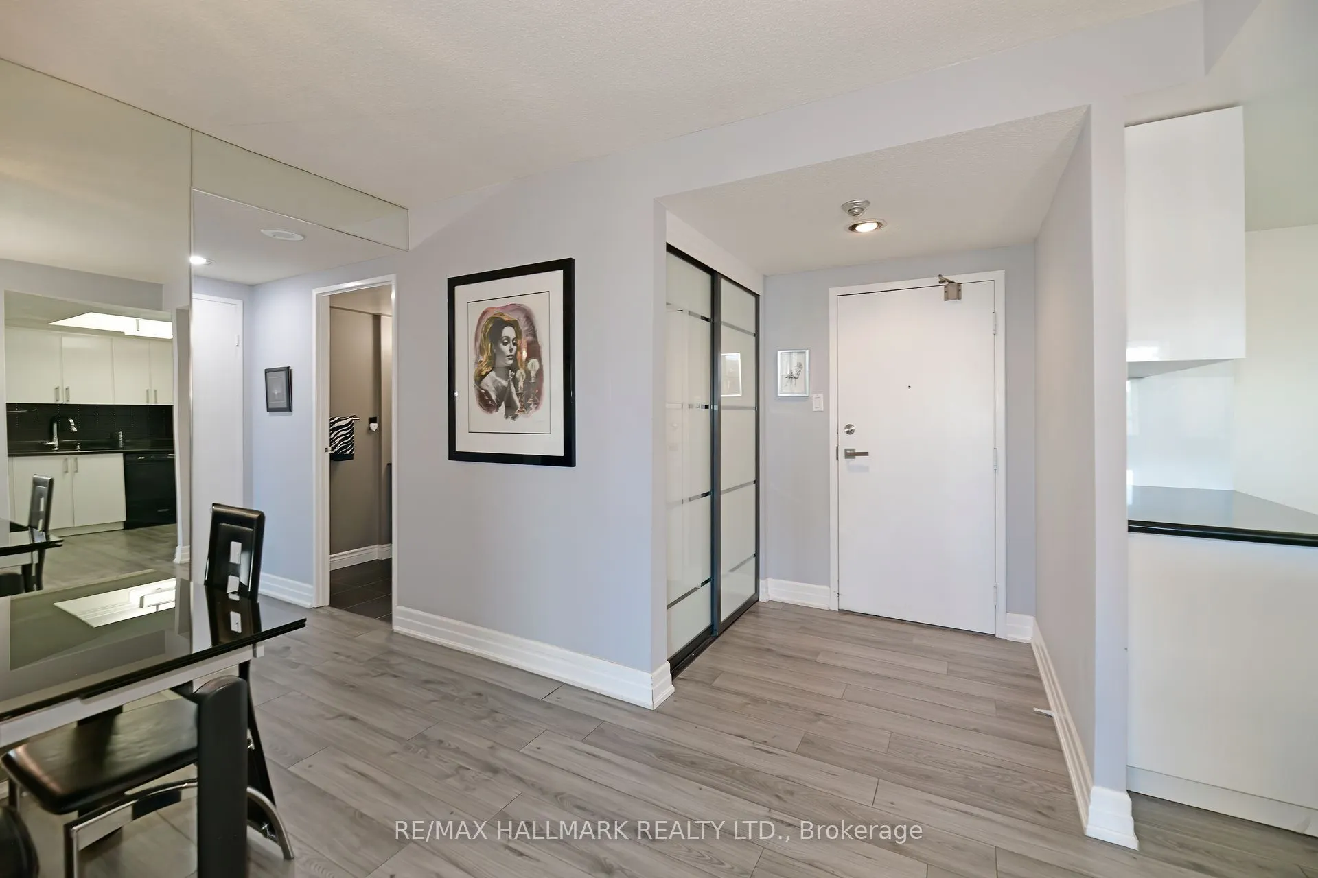 7601 Bathurst Street, #808