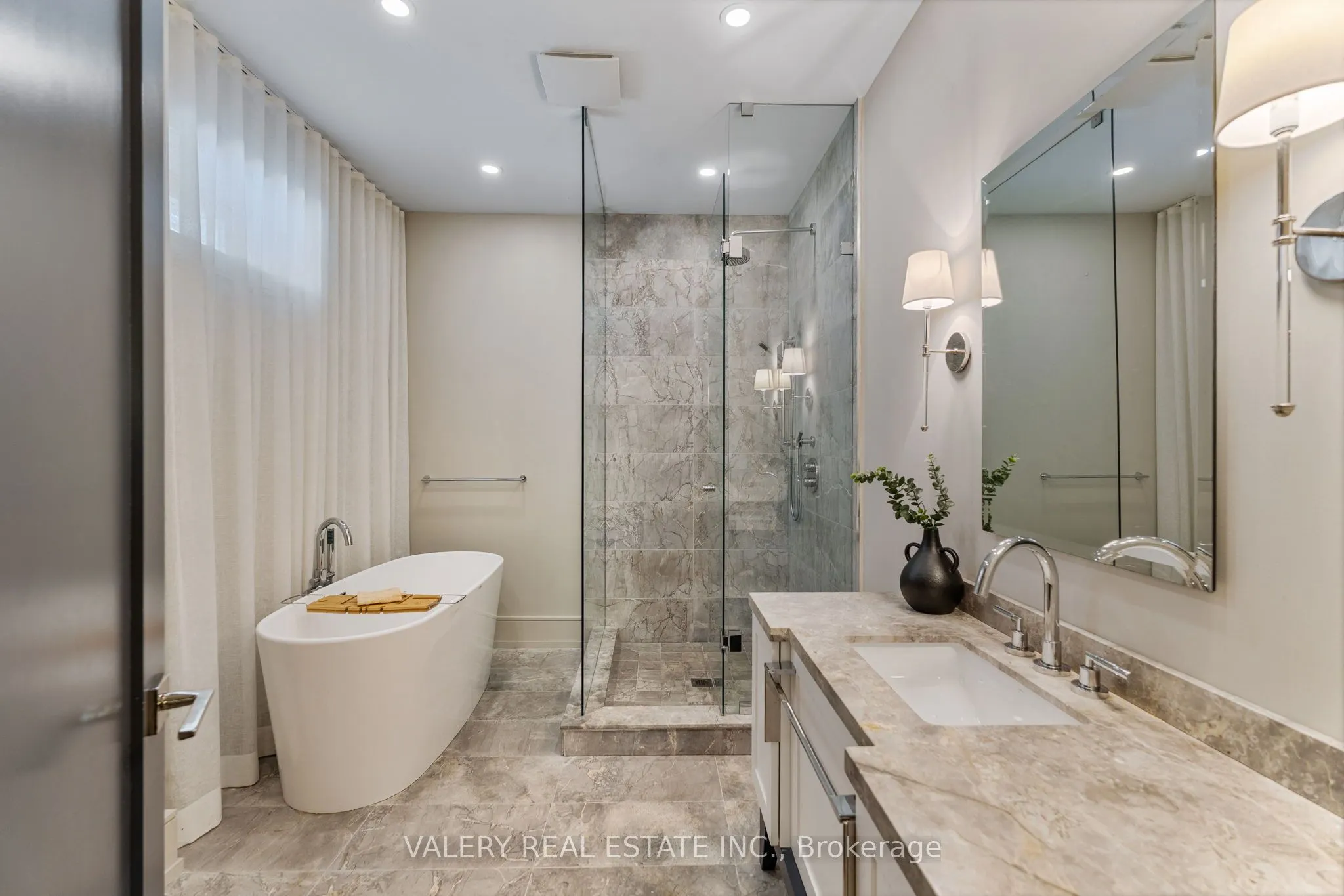 211 Grand Vellore Crescent