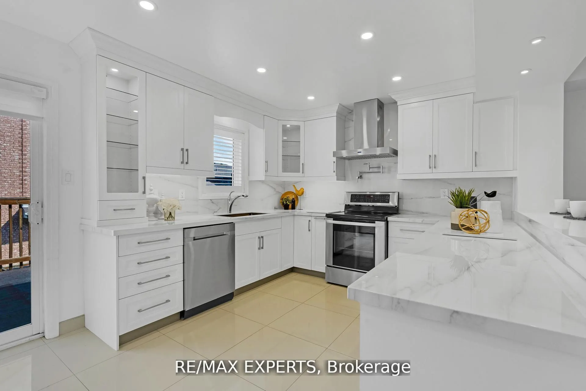 19 Foxchase Avenue, #32