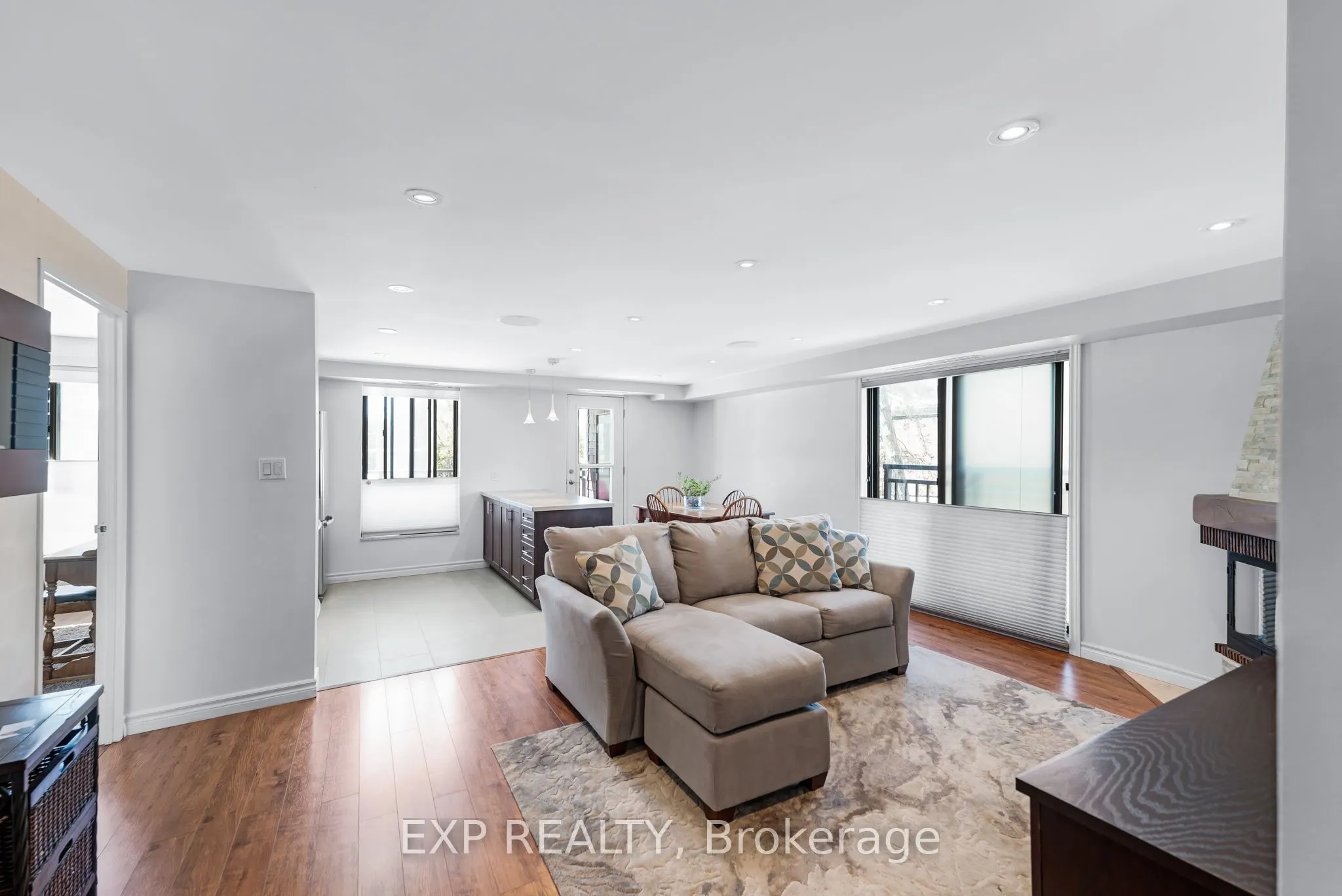 15390 Yonge Street, #104