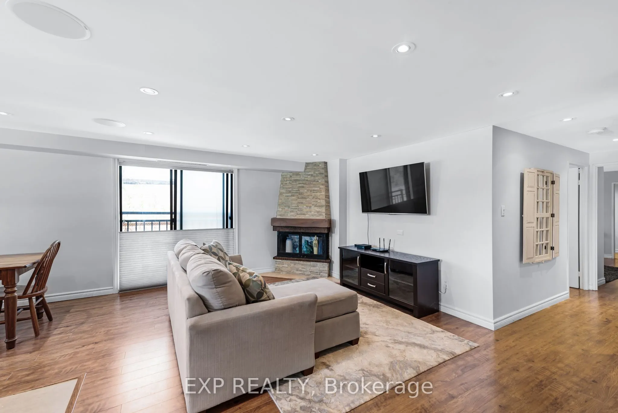 15390 Yonge Street, #104