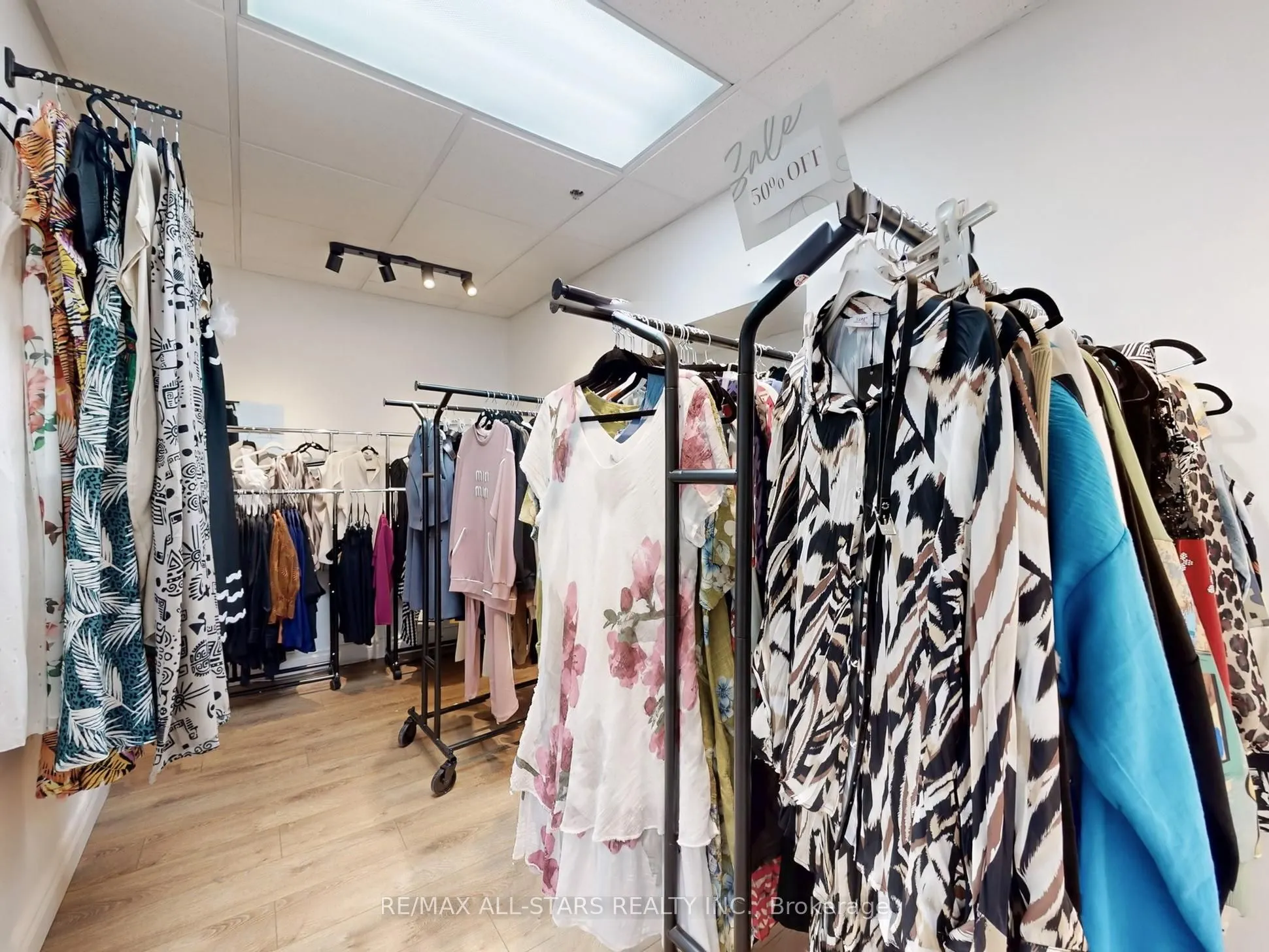 38 Wellington Street E, #3A