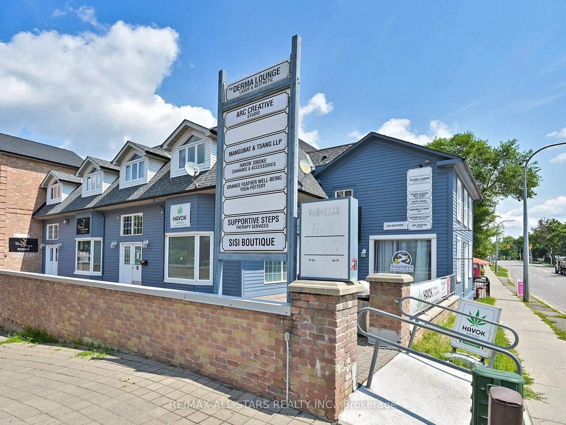 38 Wellington Street E, #3A