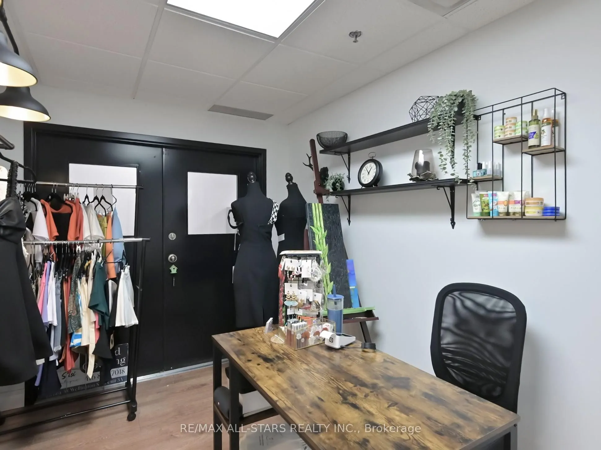 38 Wellington Street E, #3A