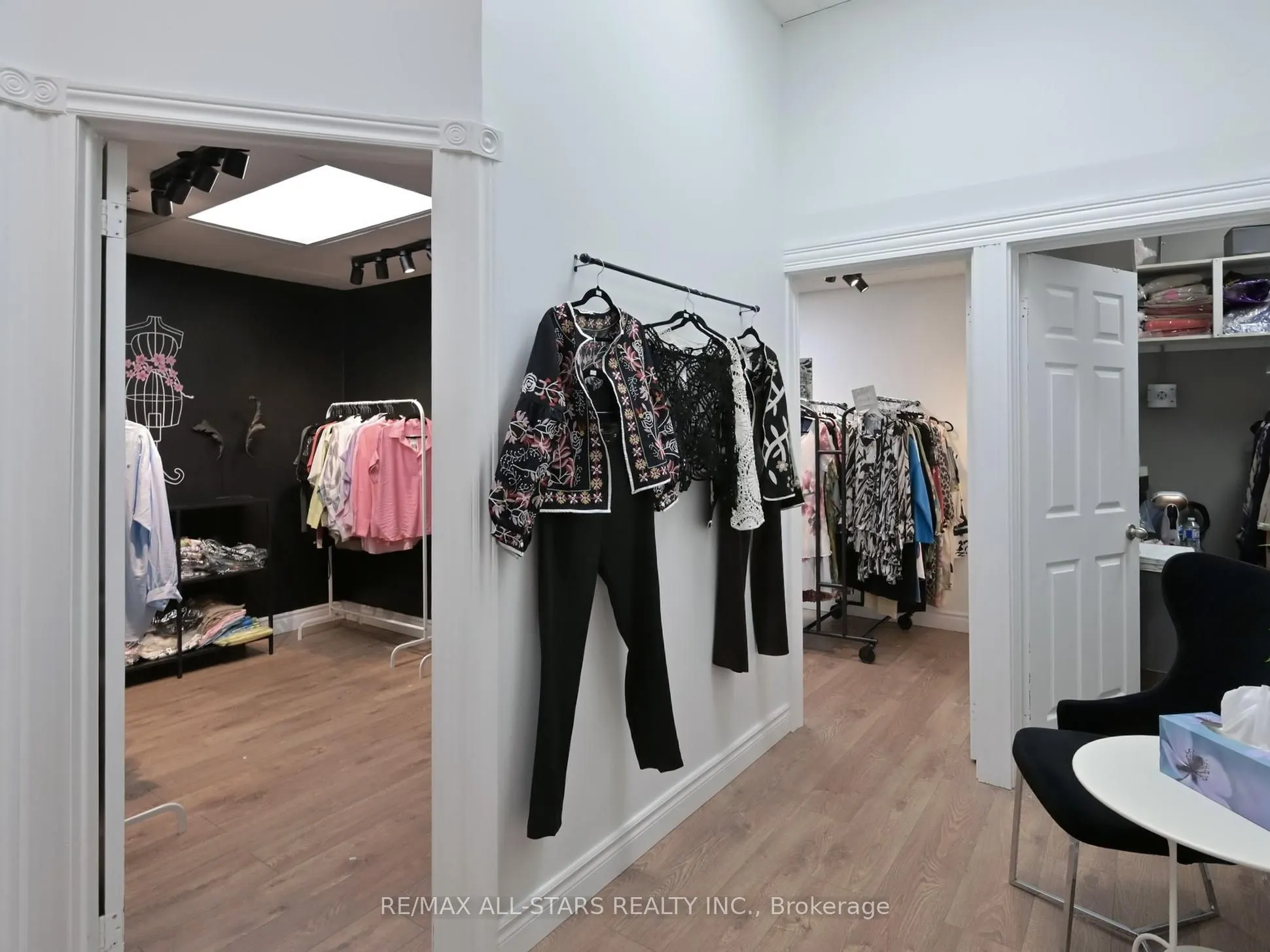 38 Wellington Street E, #3A