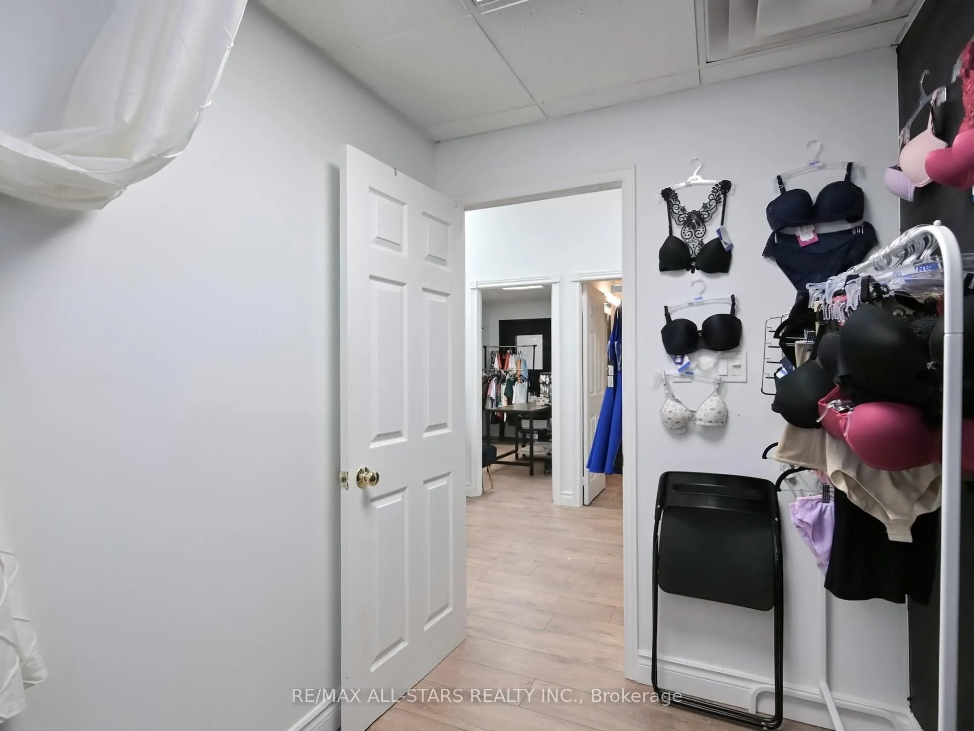 38 Wellington Street E, #3A