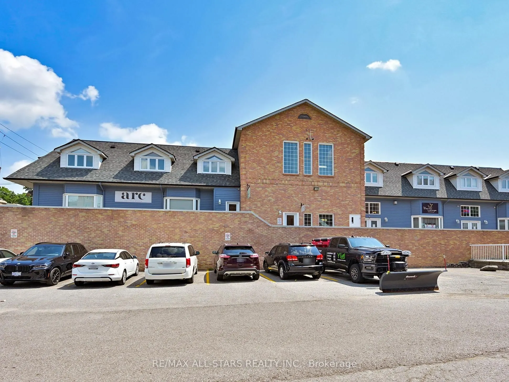 38 Wellington Street E, #3A