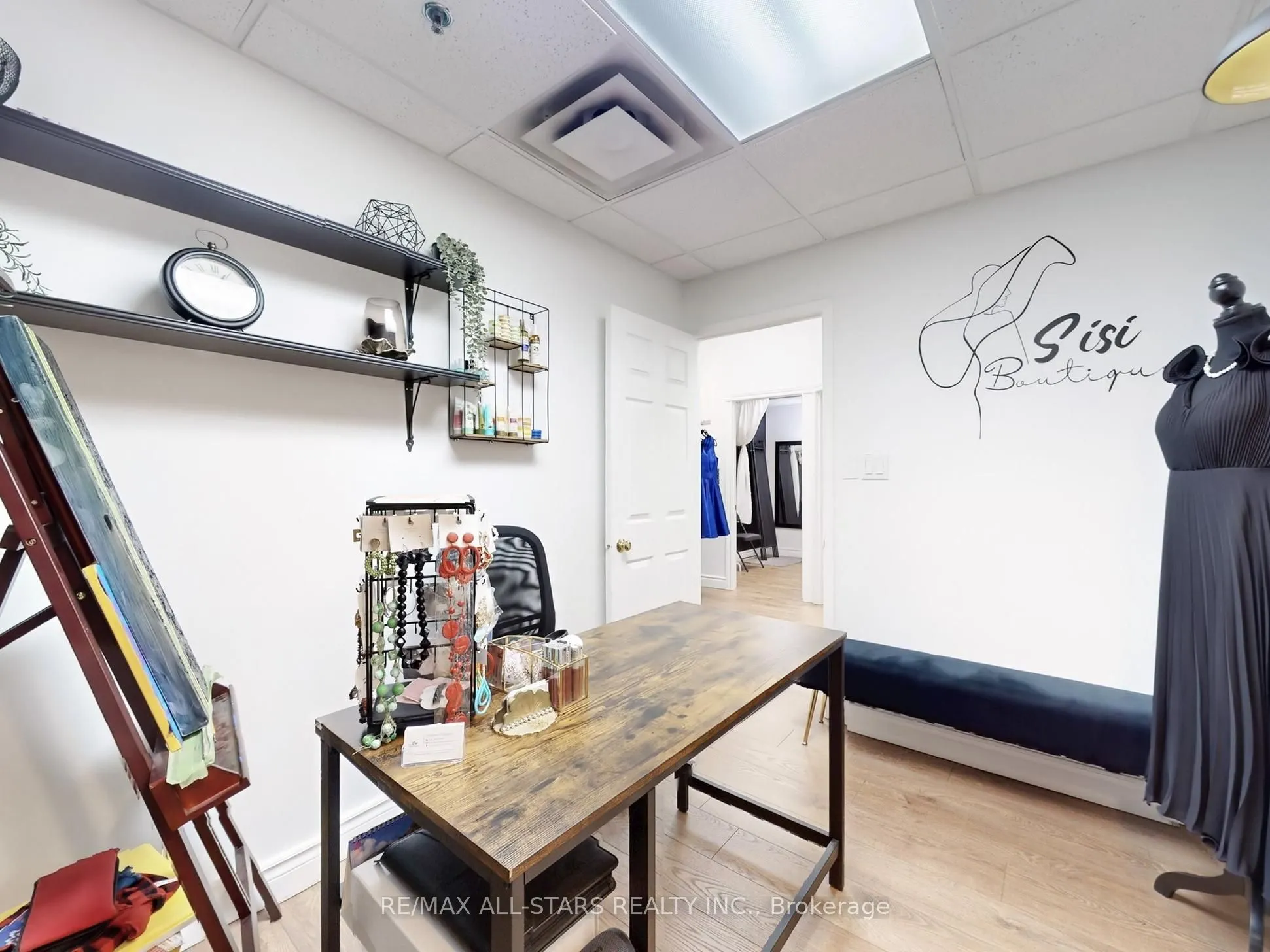 38 Wellington Street E, #3A