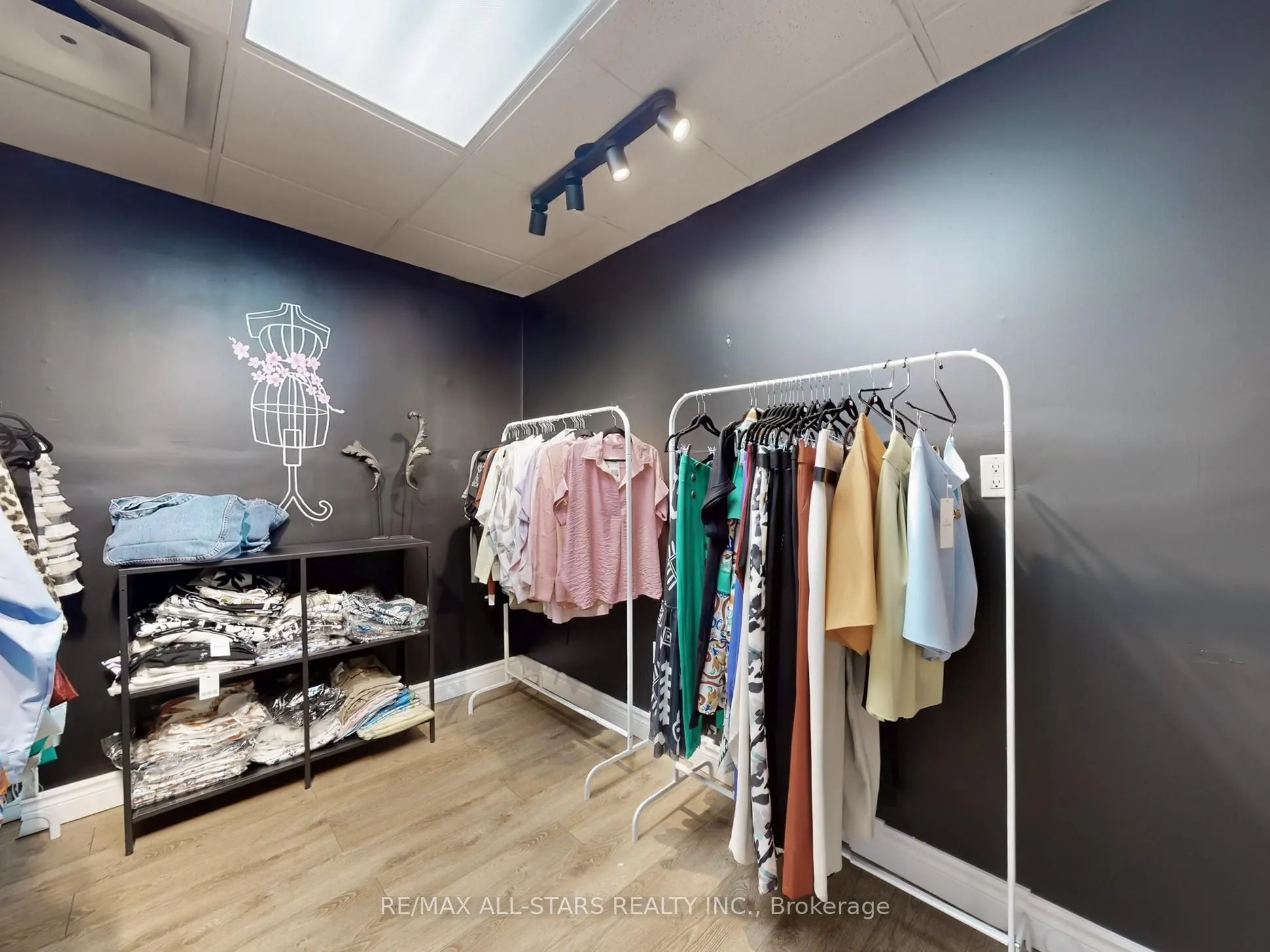 38 Wellington Street E, #3A