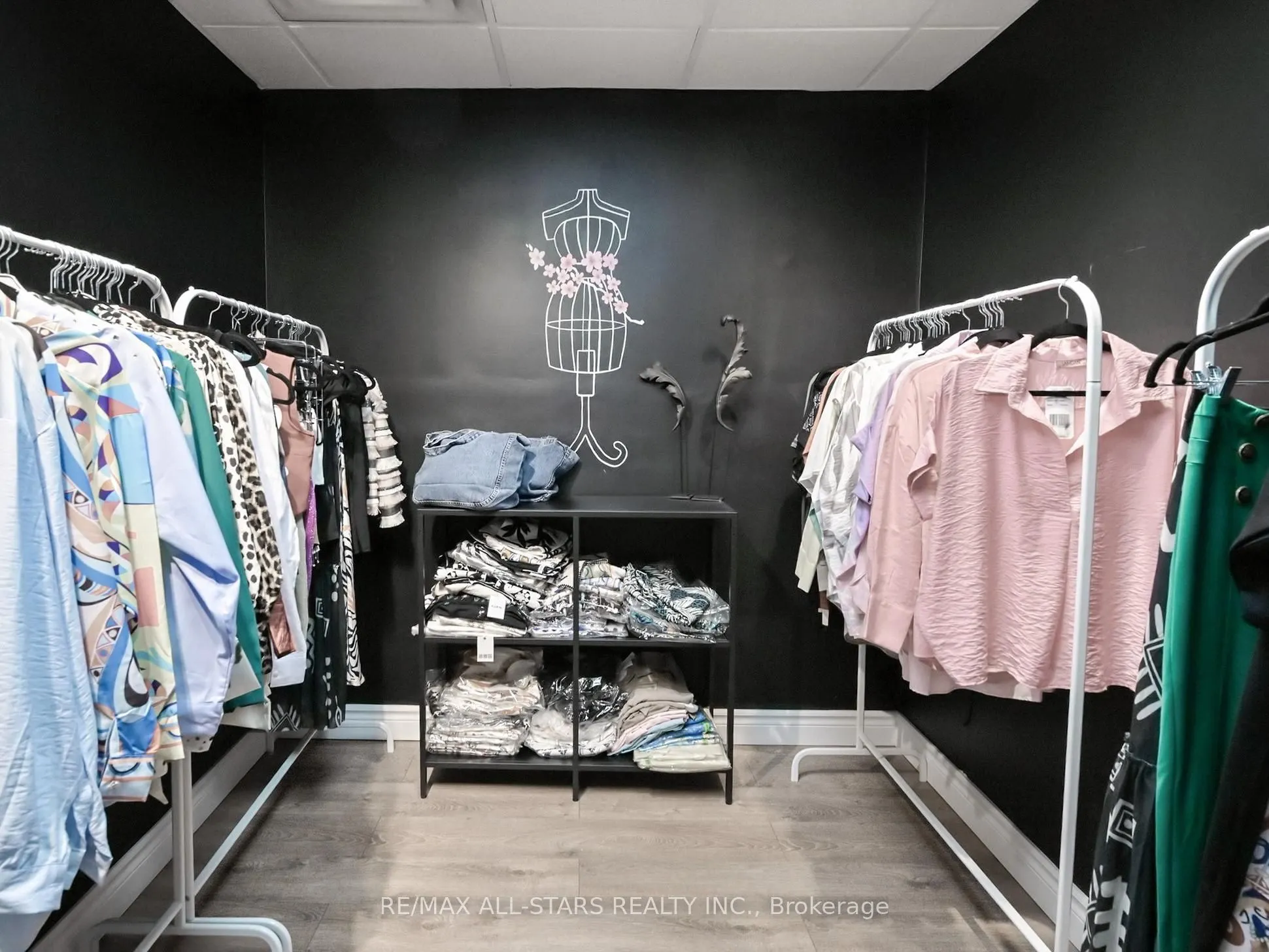 38 Wellington Street E, #3A