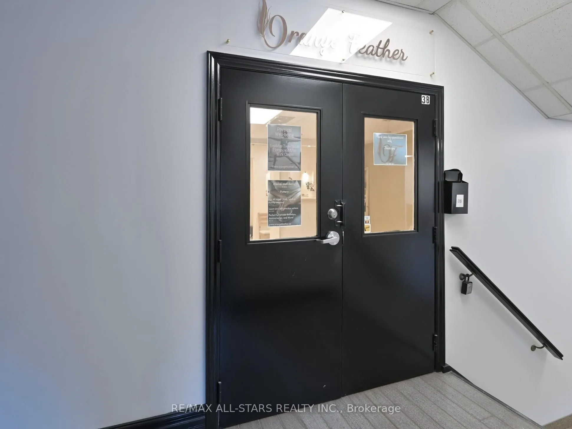 38 Wellington Street E, #3A