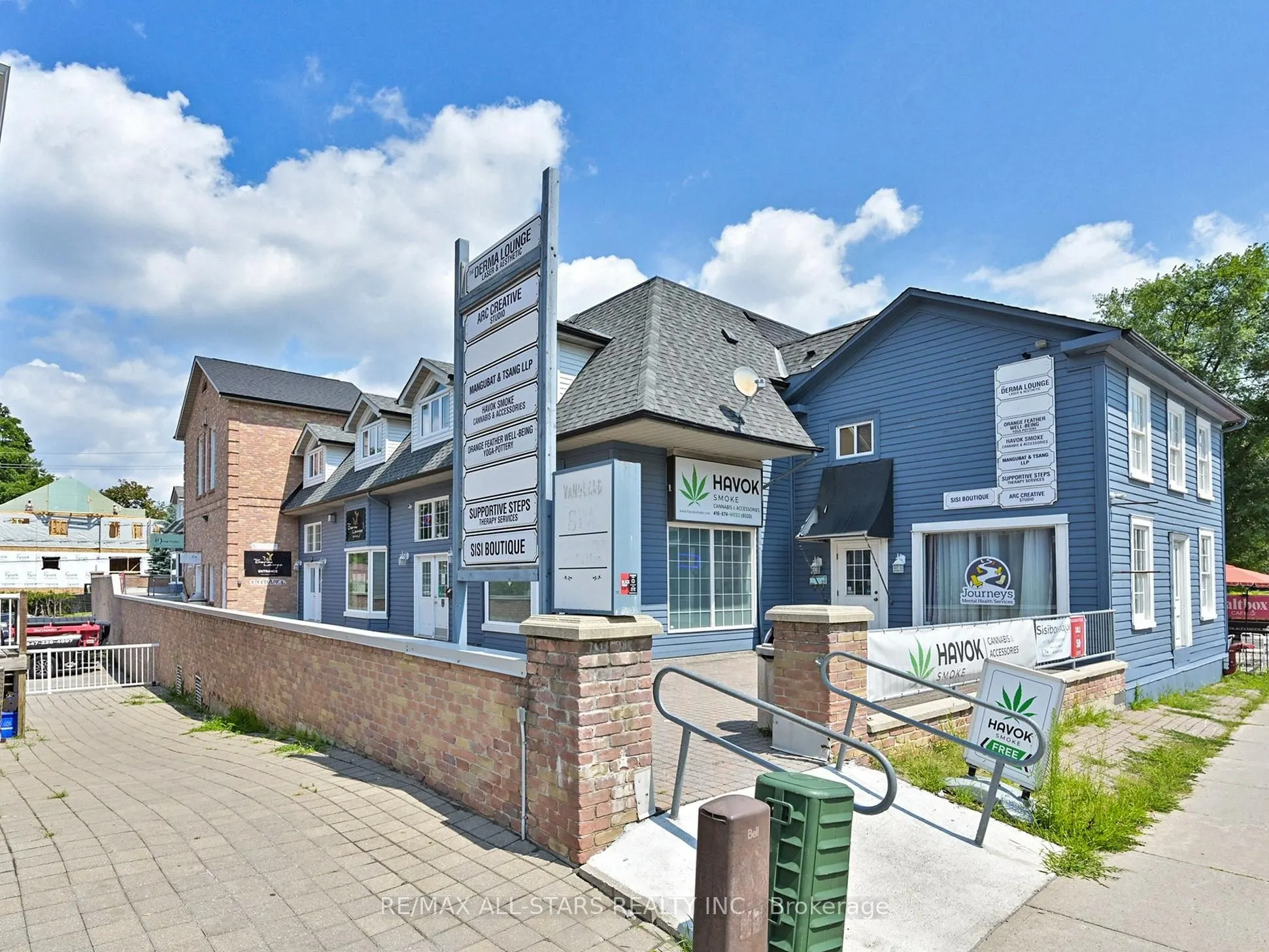 38 Wellington Street E, #3A