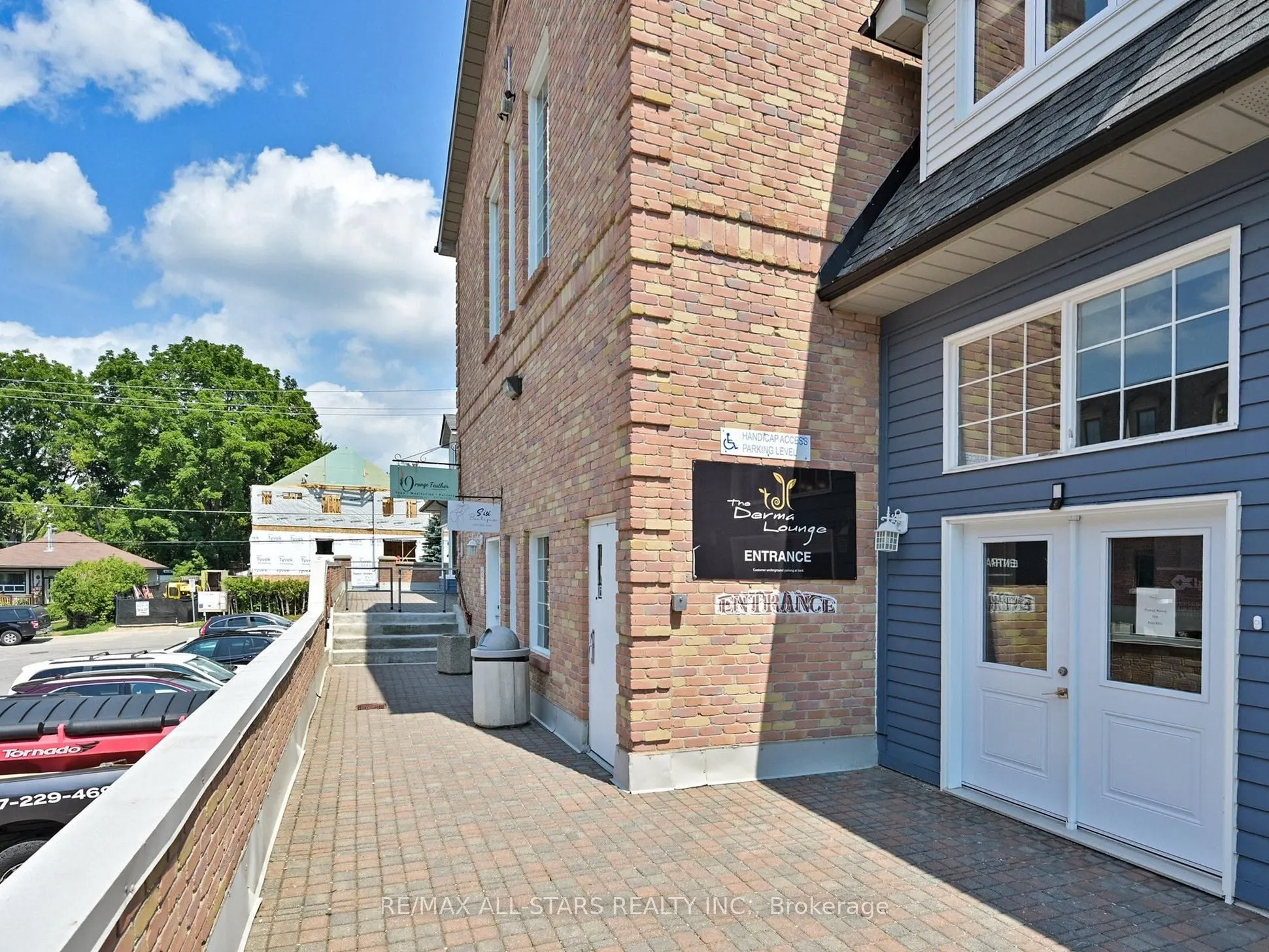 38 Wellington Street E, #3A