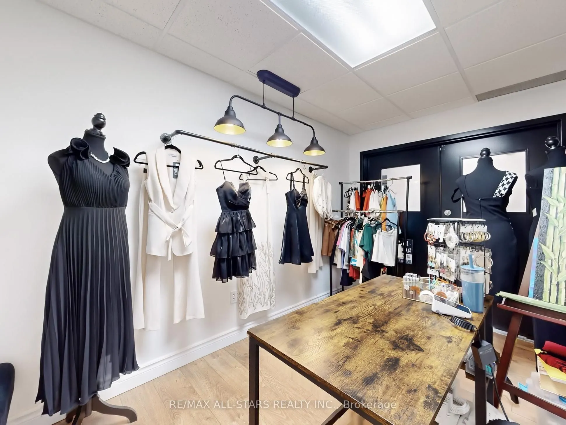 38 Wellington Street E, #3A