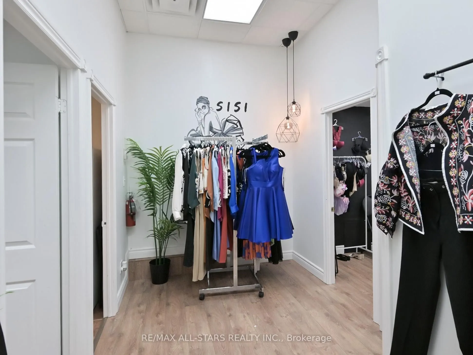 38 Wellington Street E, #3A