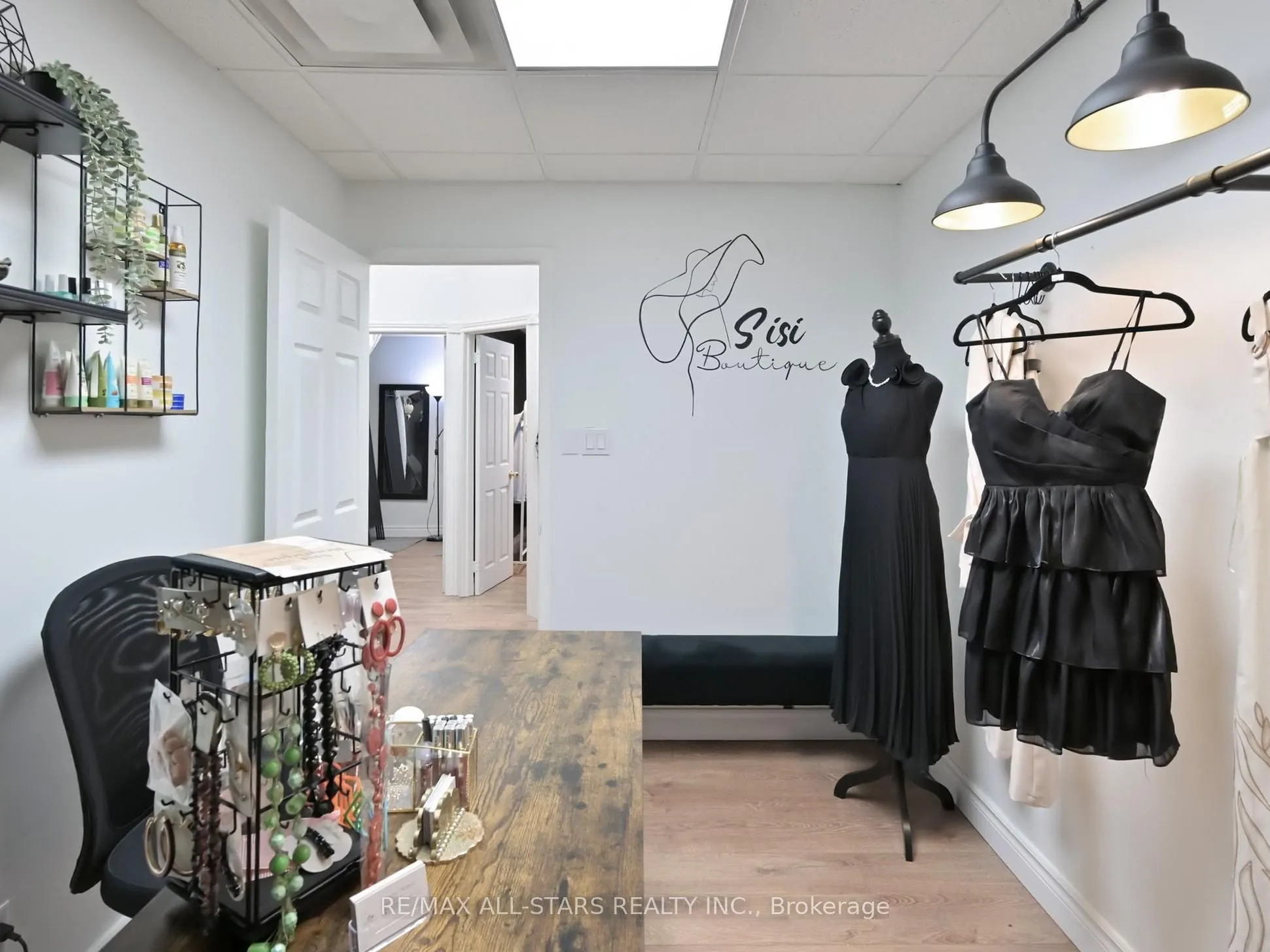 38 Wellington Street E, #3A