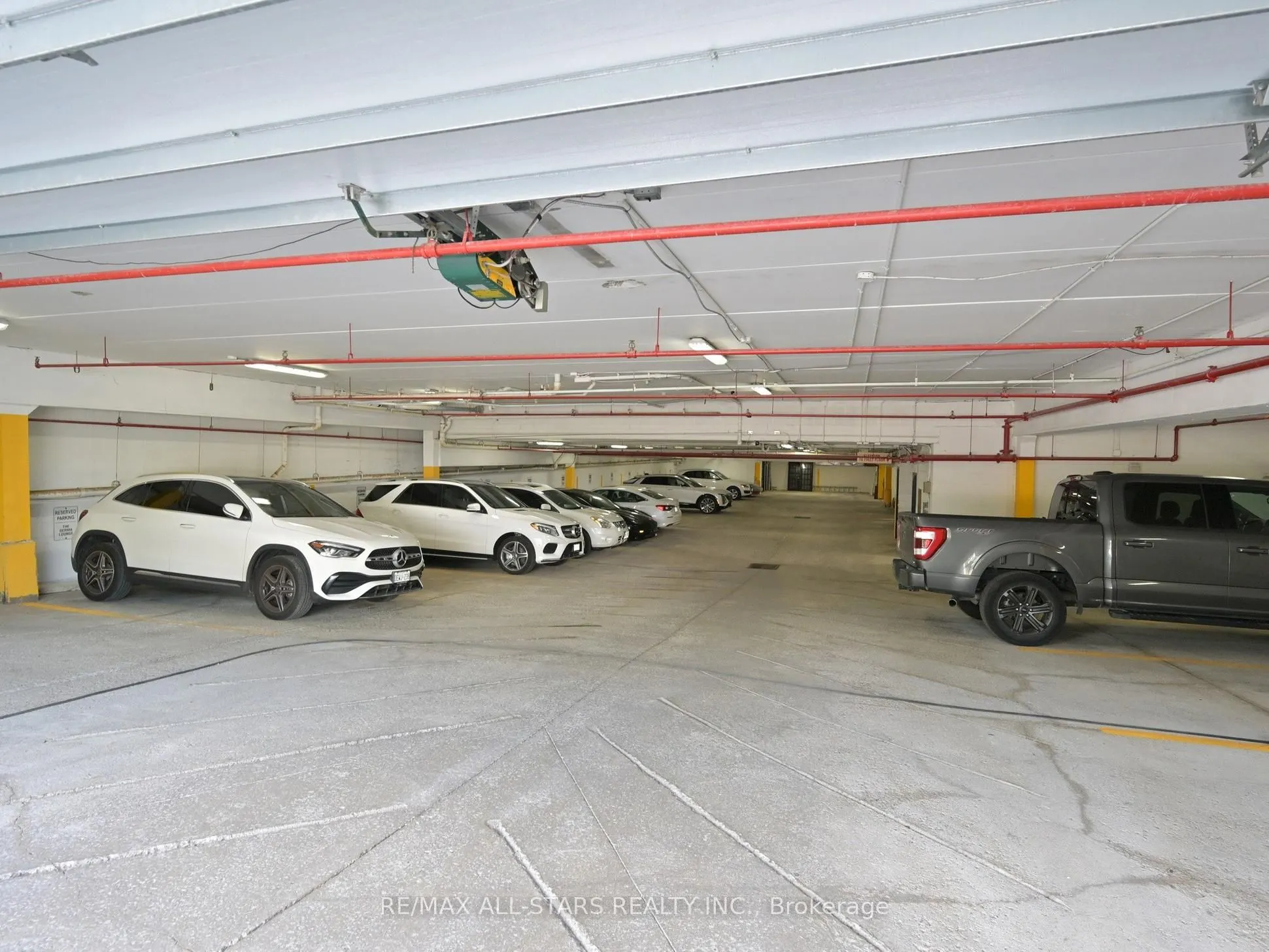 38 Wellington Street E, #3A