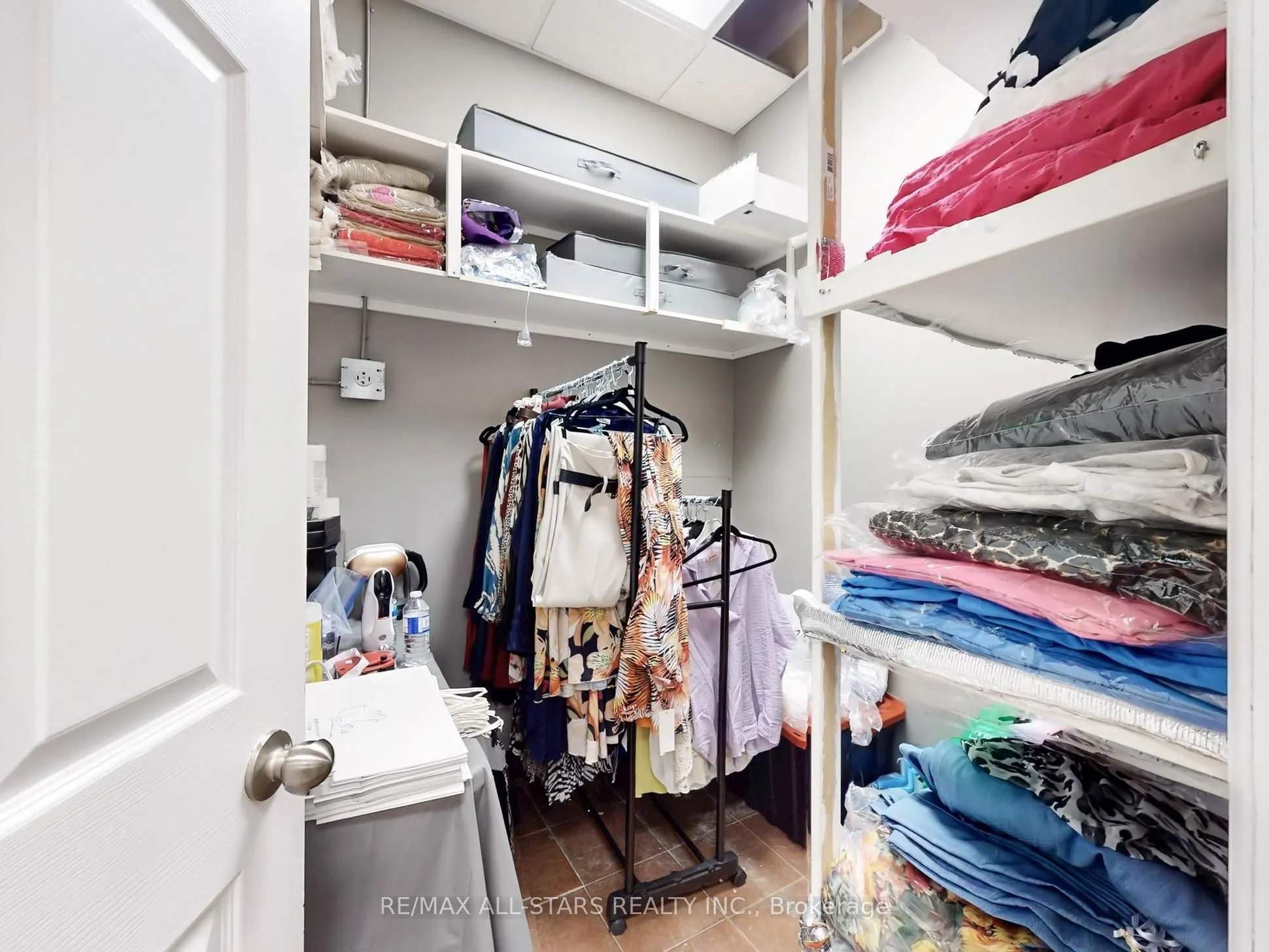 38 Wellington Street E, #3A