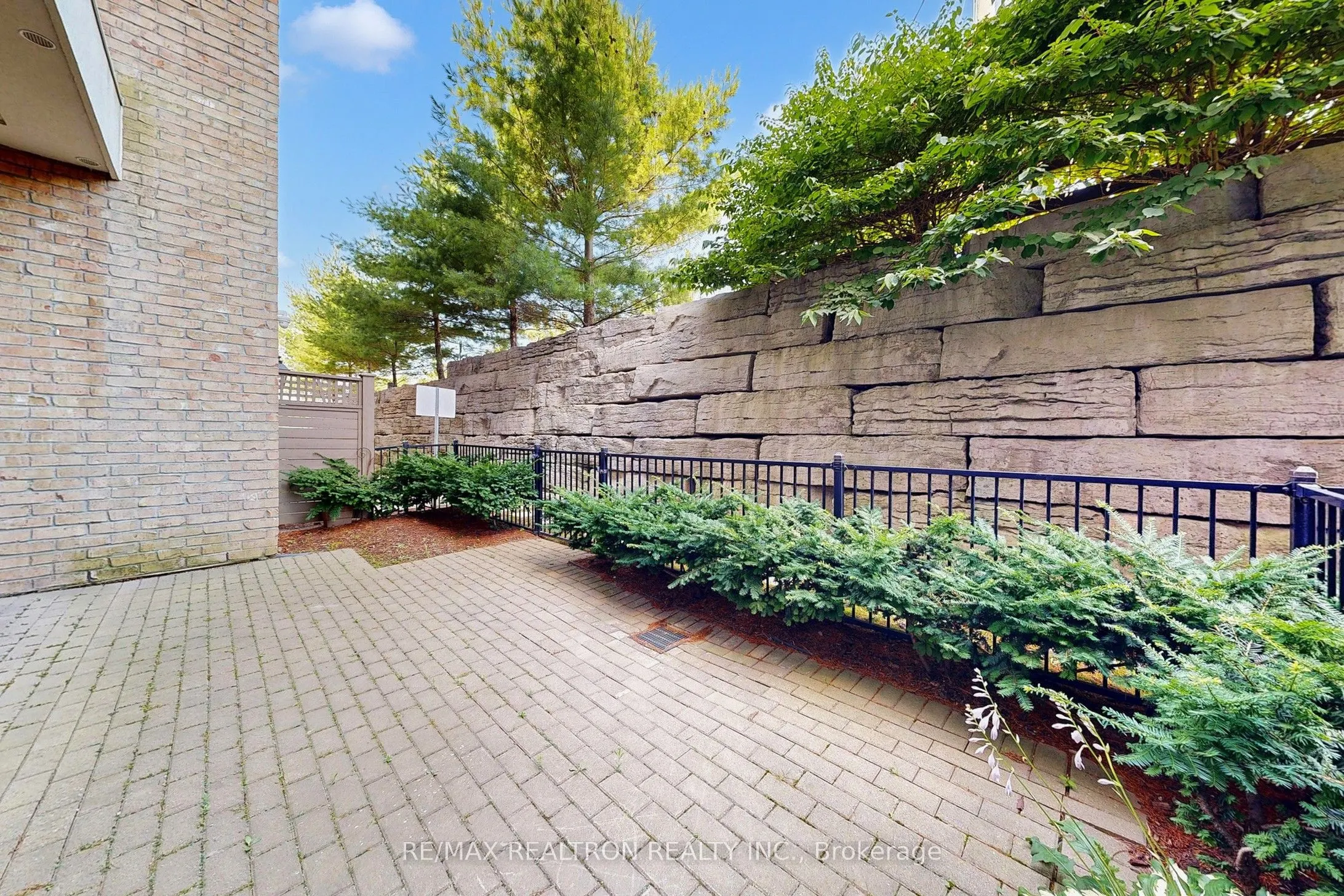 80 Burns Boulevard N, #123