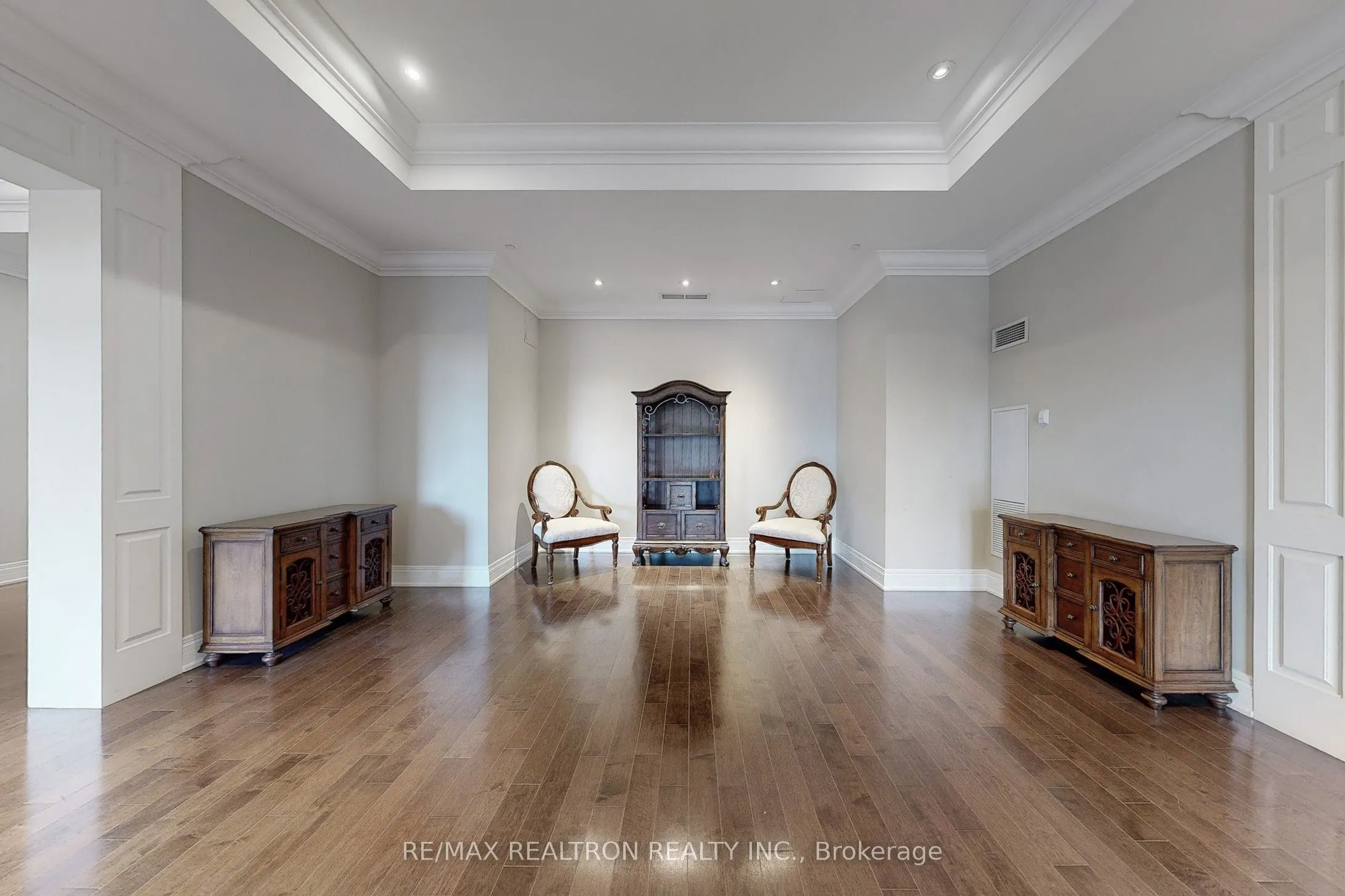 80 Burns Boulevard N, #123