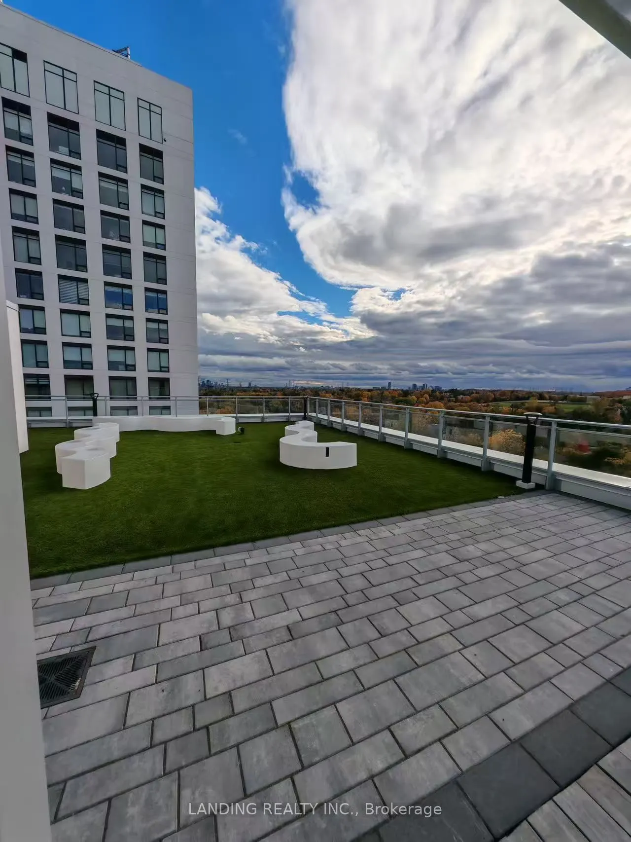 8888 Yonge Street, #805