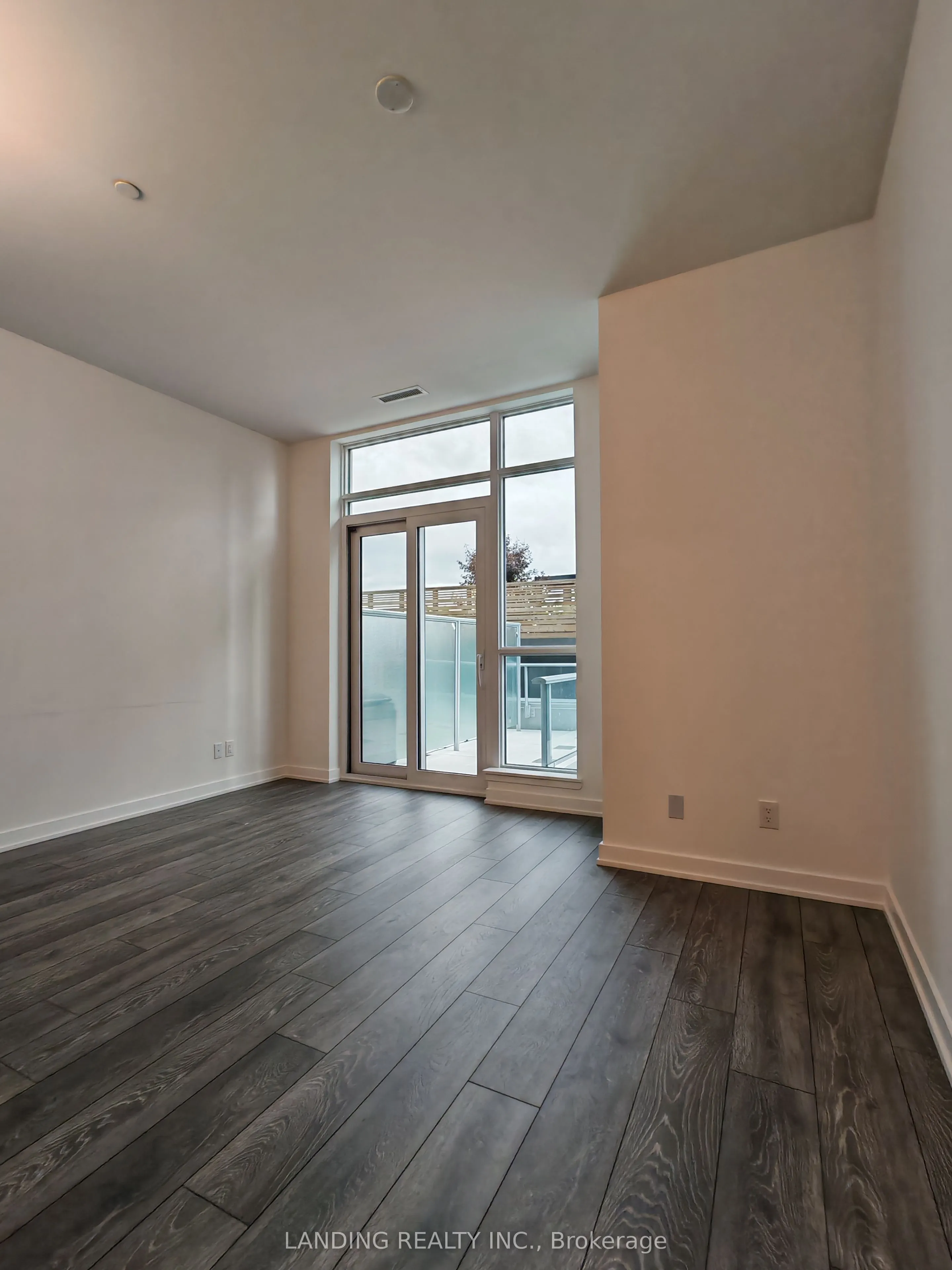 8888 Yonge Street, #805
