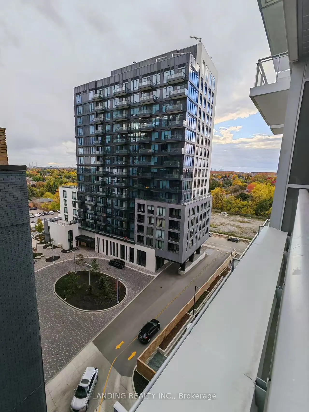 8888 Yonge Street, #805