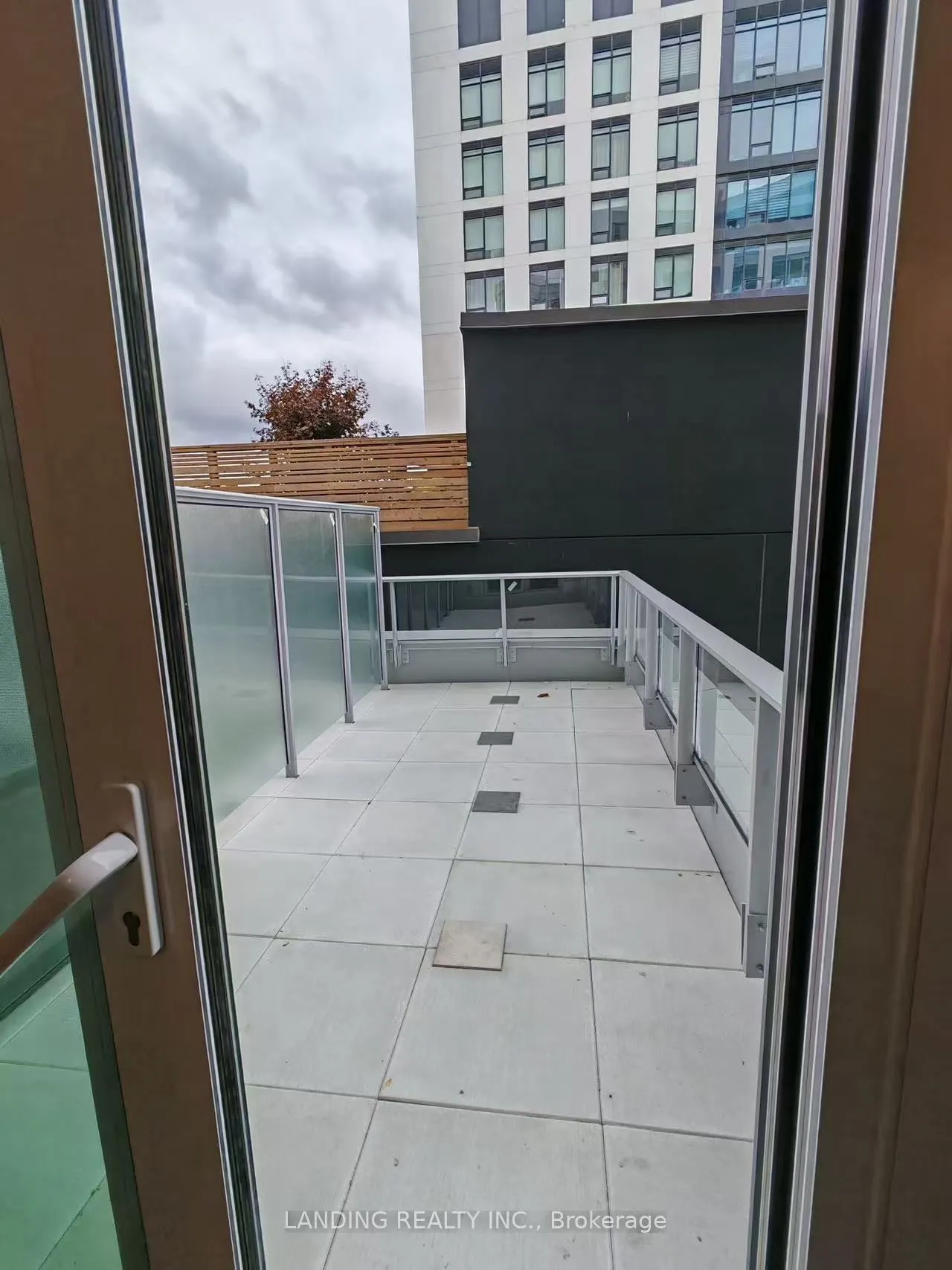 8888 Yonge Street, #805