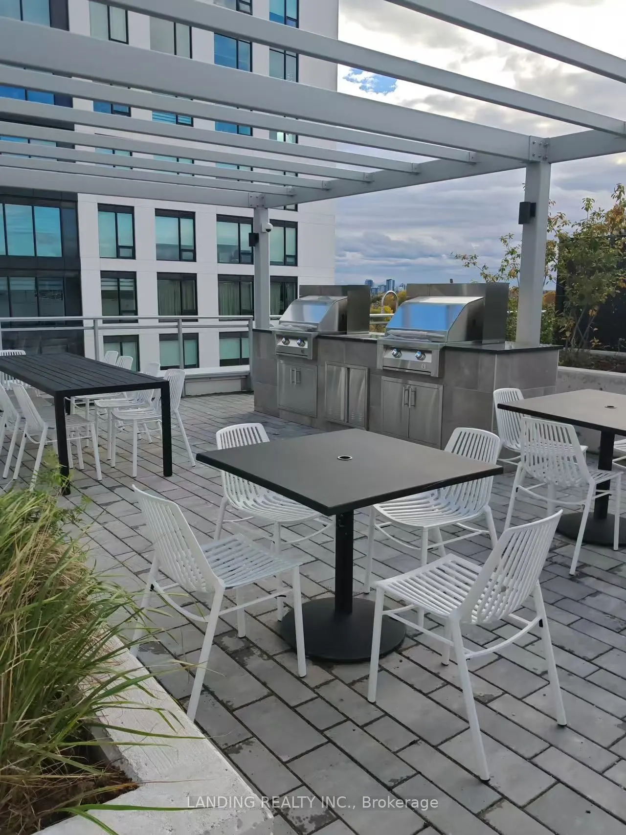 8888 Yonge Street, #805