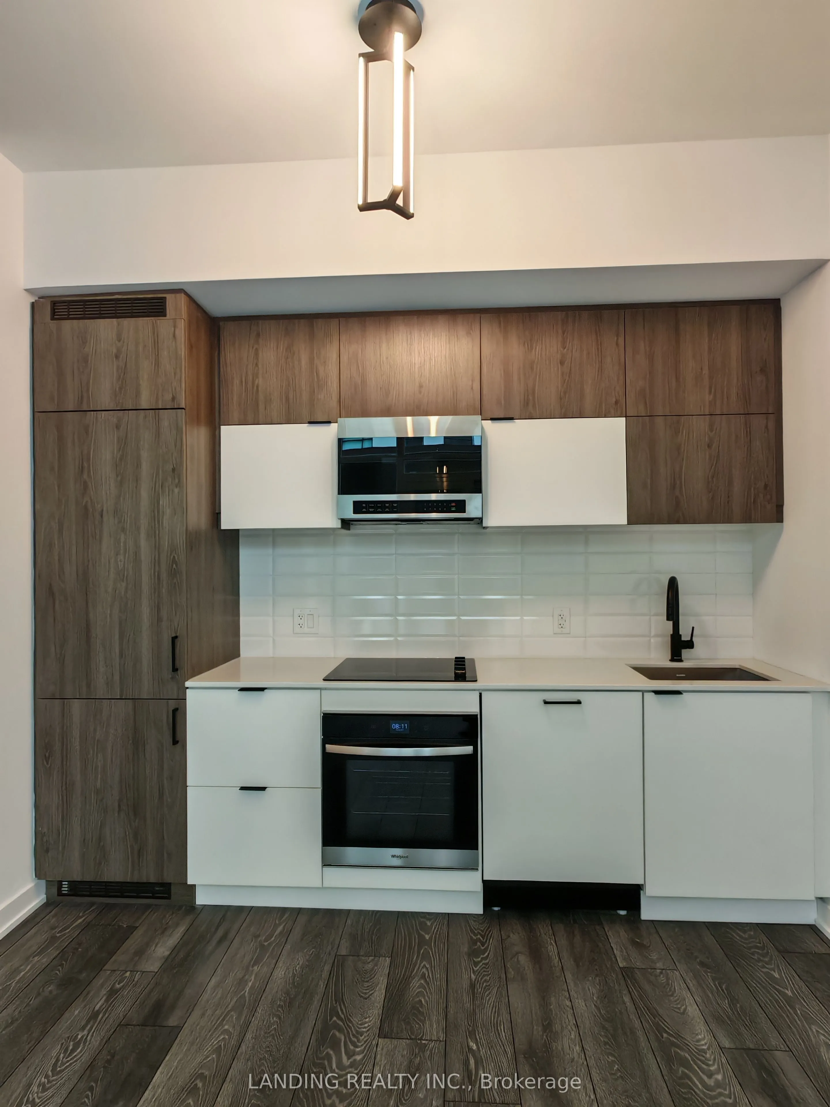 8888 Yonge Street, #805