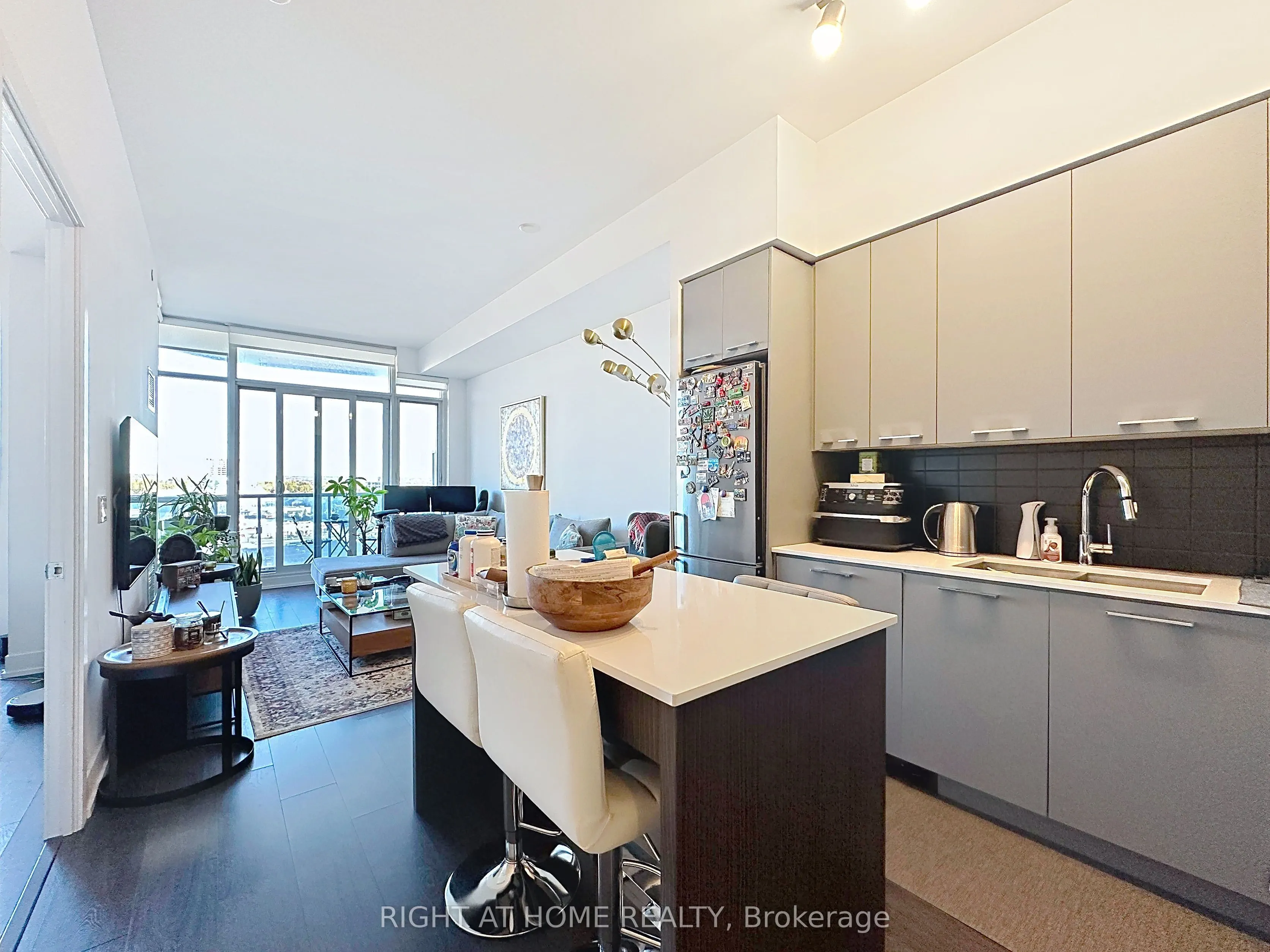 9471 Yonge Street, #LPH05