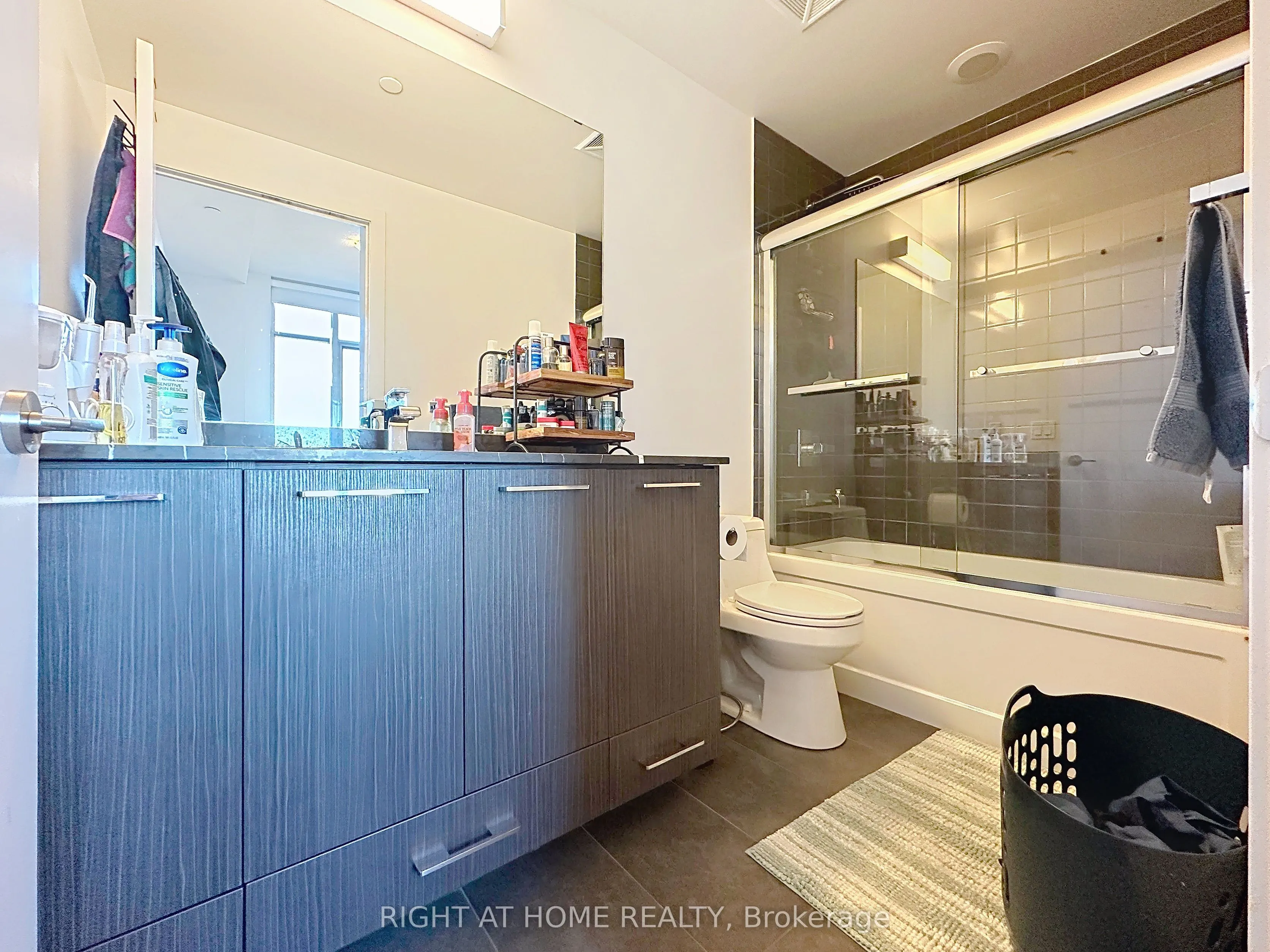 9471 Yonge Street, #LPH05