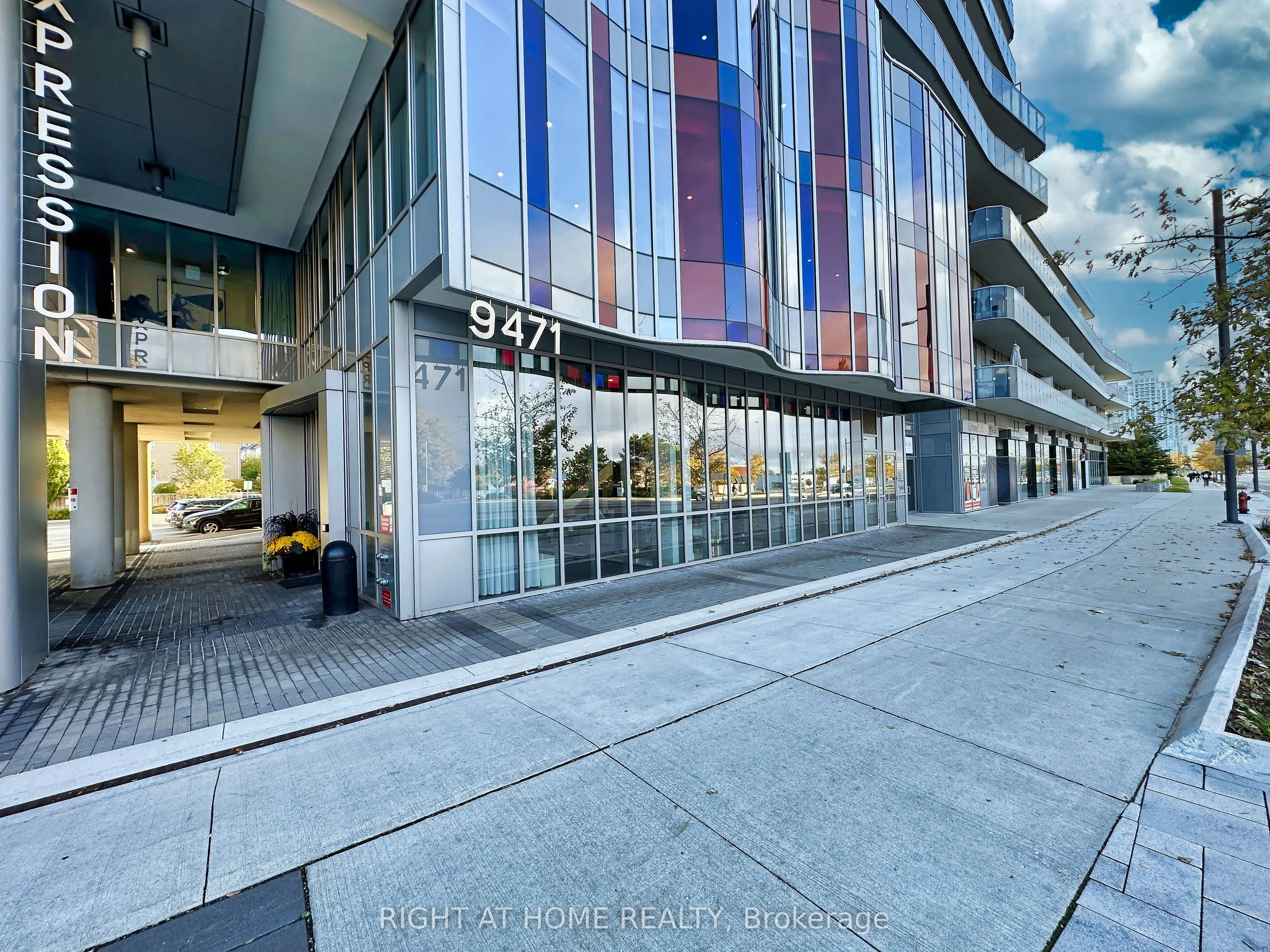 9471 Yonge Street, #LPH05