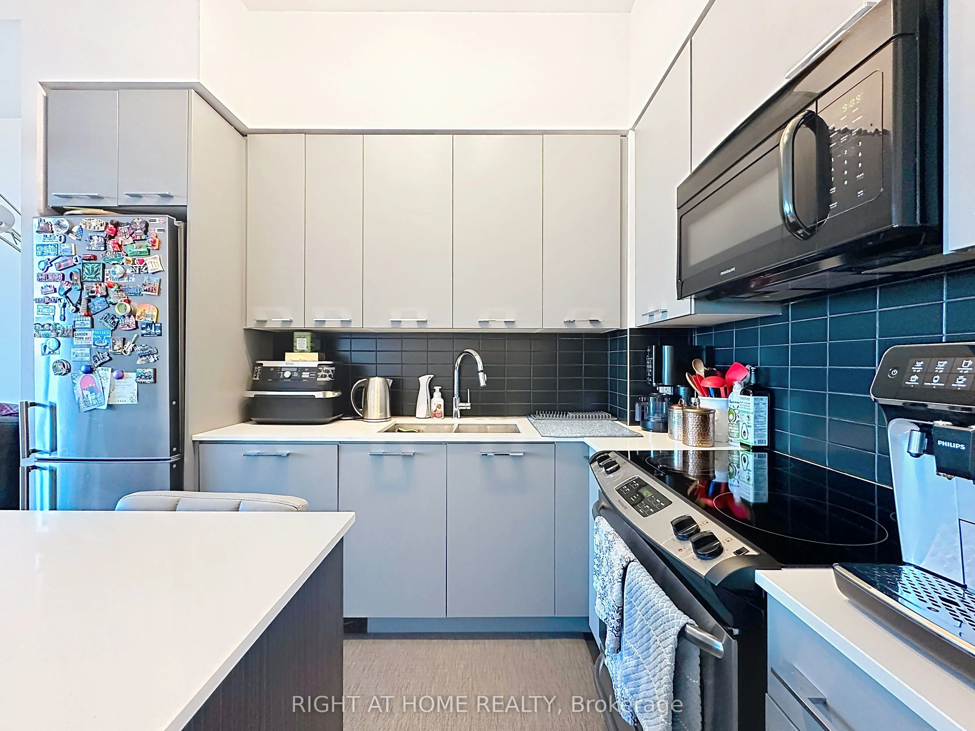 9471 Yonge Street, #LPH05